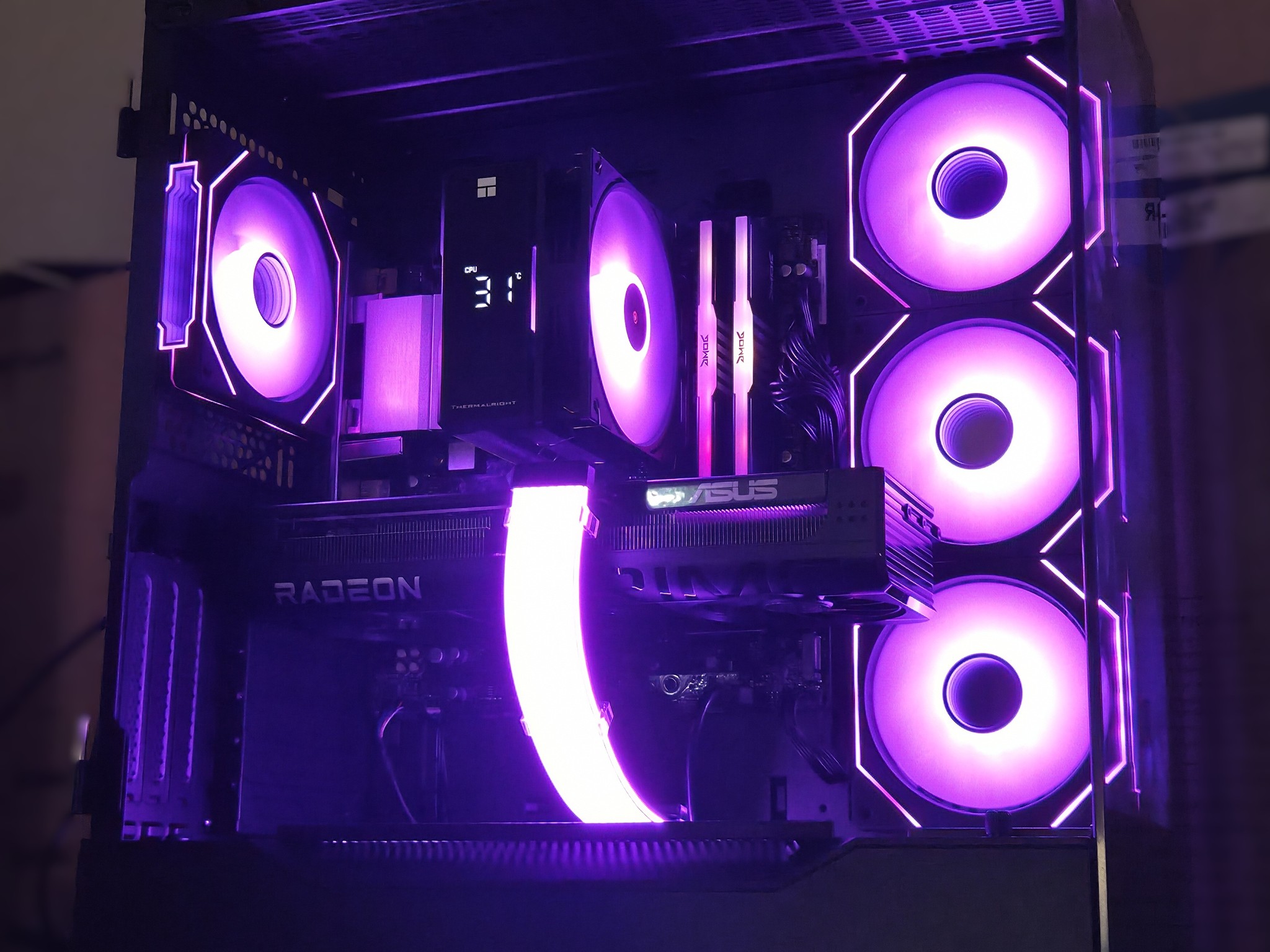 Magmadar!🔥– Ryzen 7 5800XT • RX 9060 XT • 32GB DDR4 • 1TB Gen4 NVMe • Temp Display
