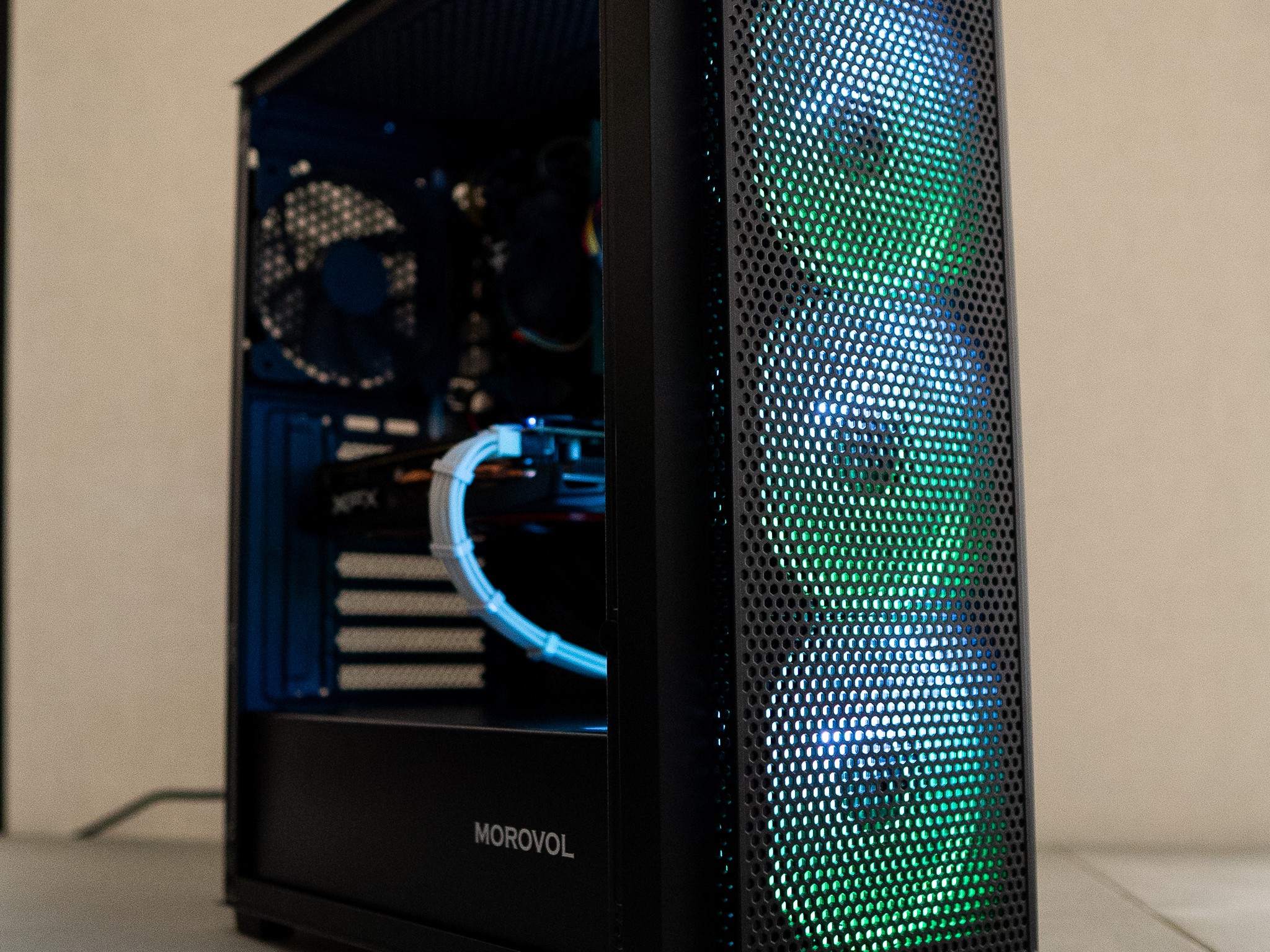 🟢⚪ | INTEL i7 7700K | RX 570 | 8GB DDR4 RAM | 256GB NVME SSD | Mint Monster |