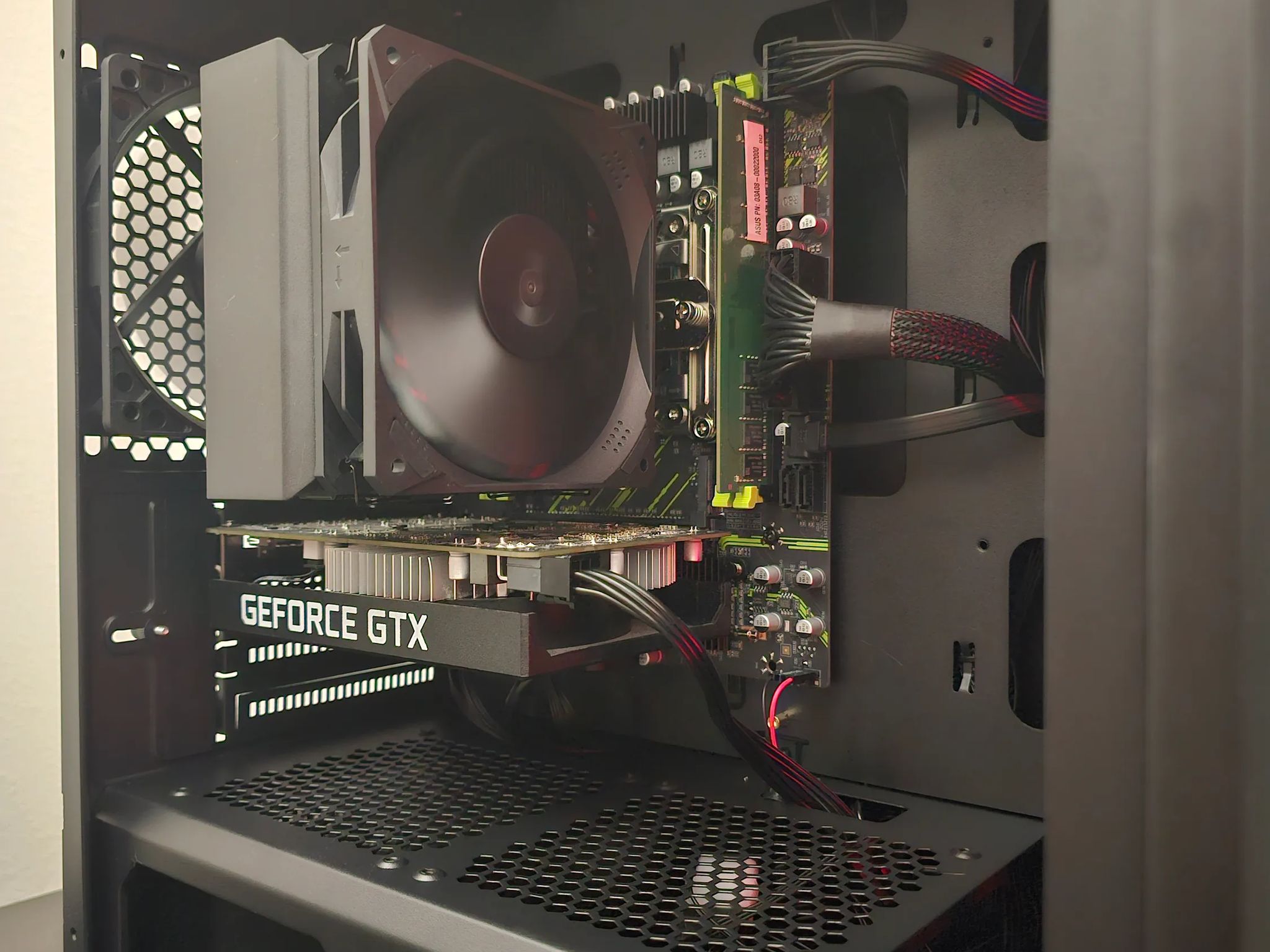 Starter PC // Xeon 10-Core // GTX 1650 SUPER // 16GB DDR4 // 512GB SSD