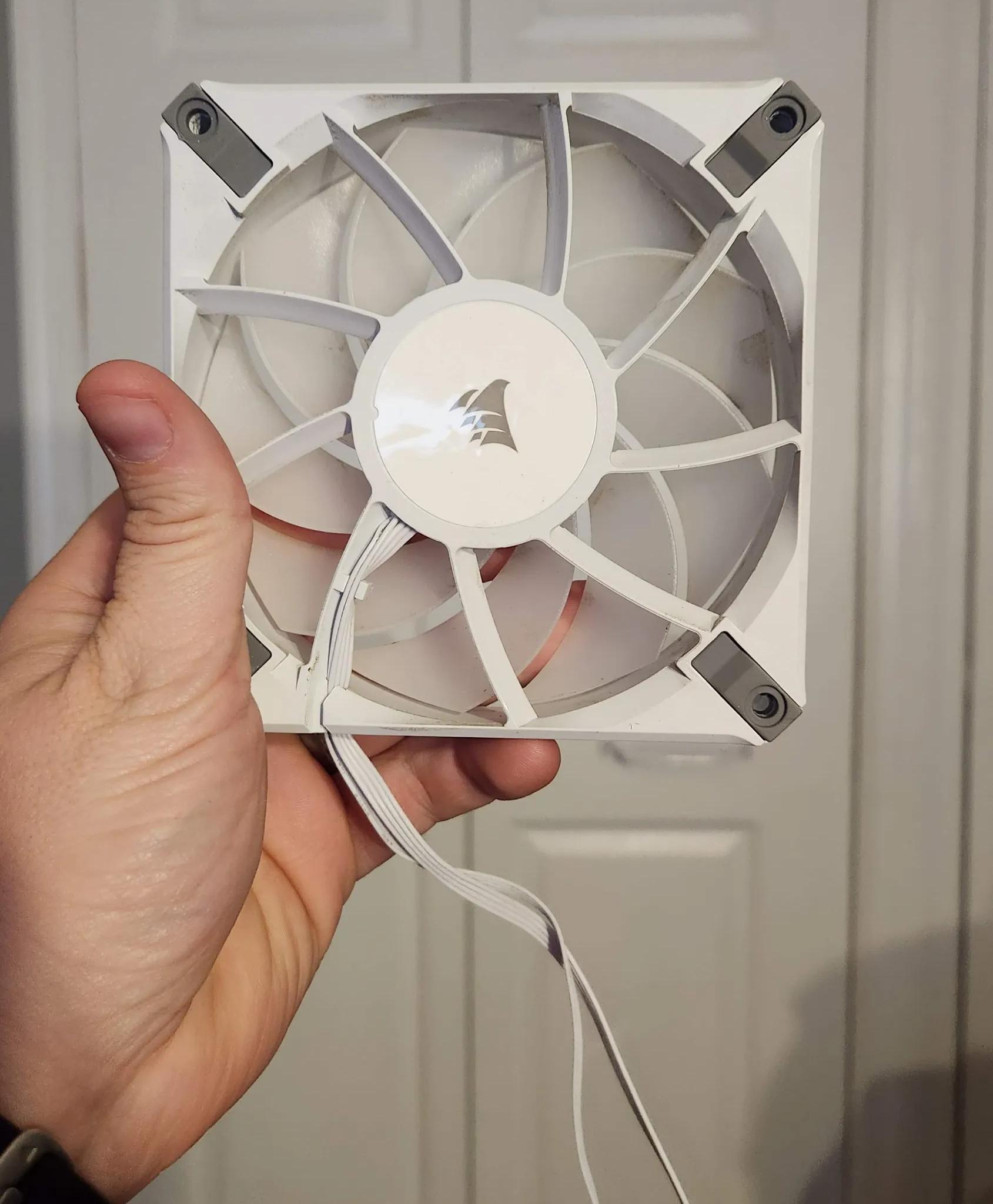 Corsair AF120 RGB Elite Fans 3 pack with Lightning Node Core