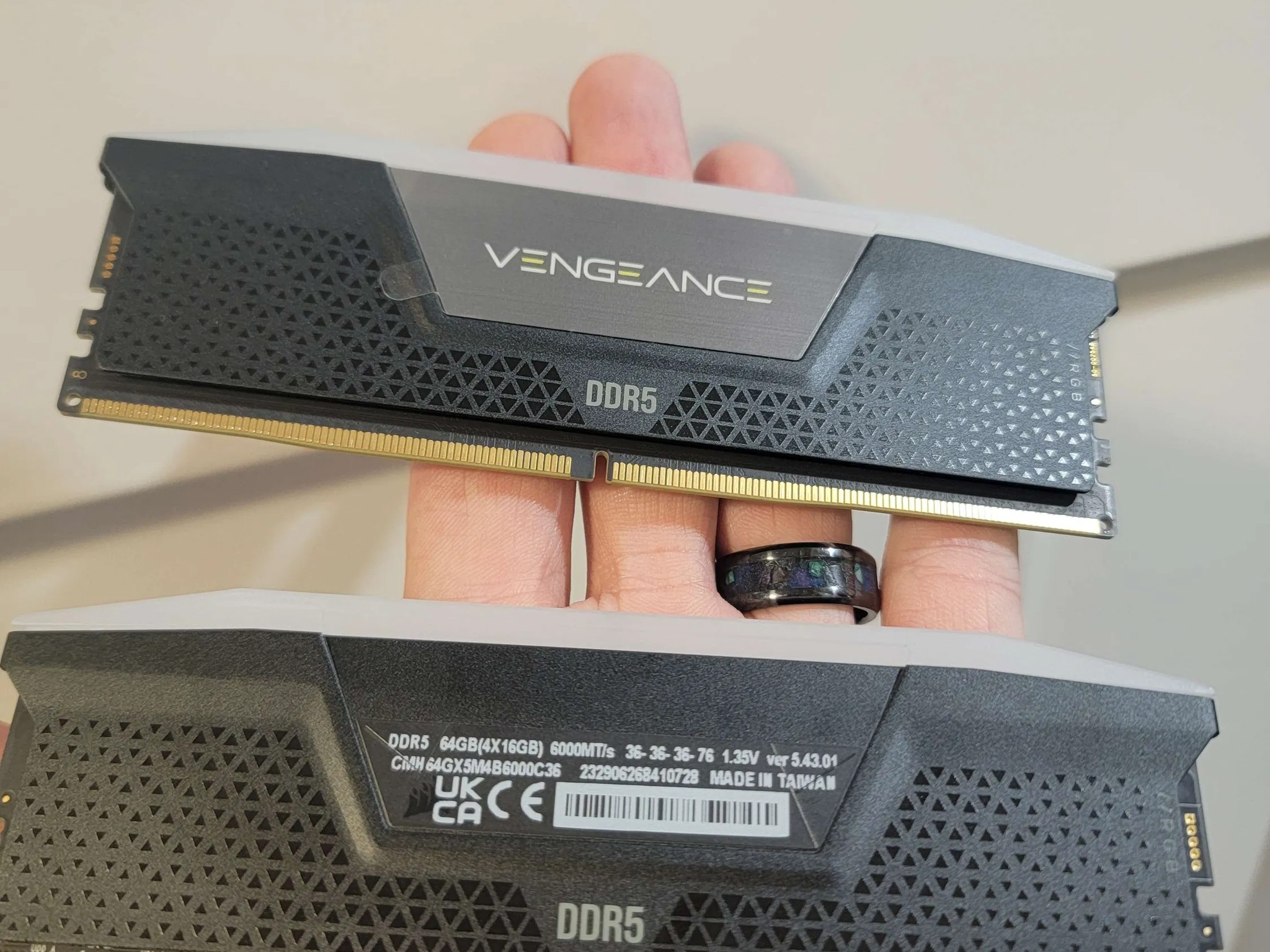 32GB 6000MHz DDR5 Vengeance RGB (16GB x 2)