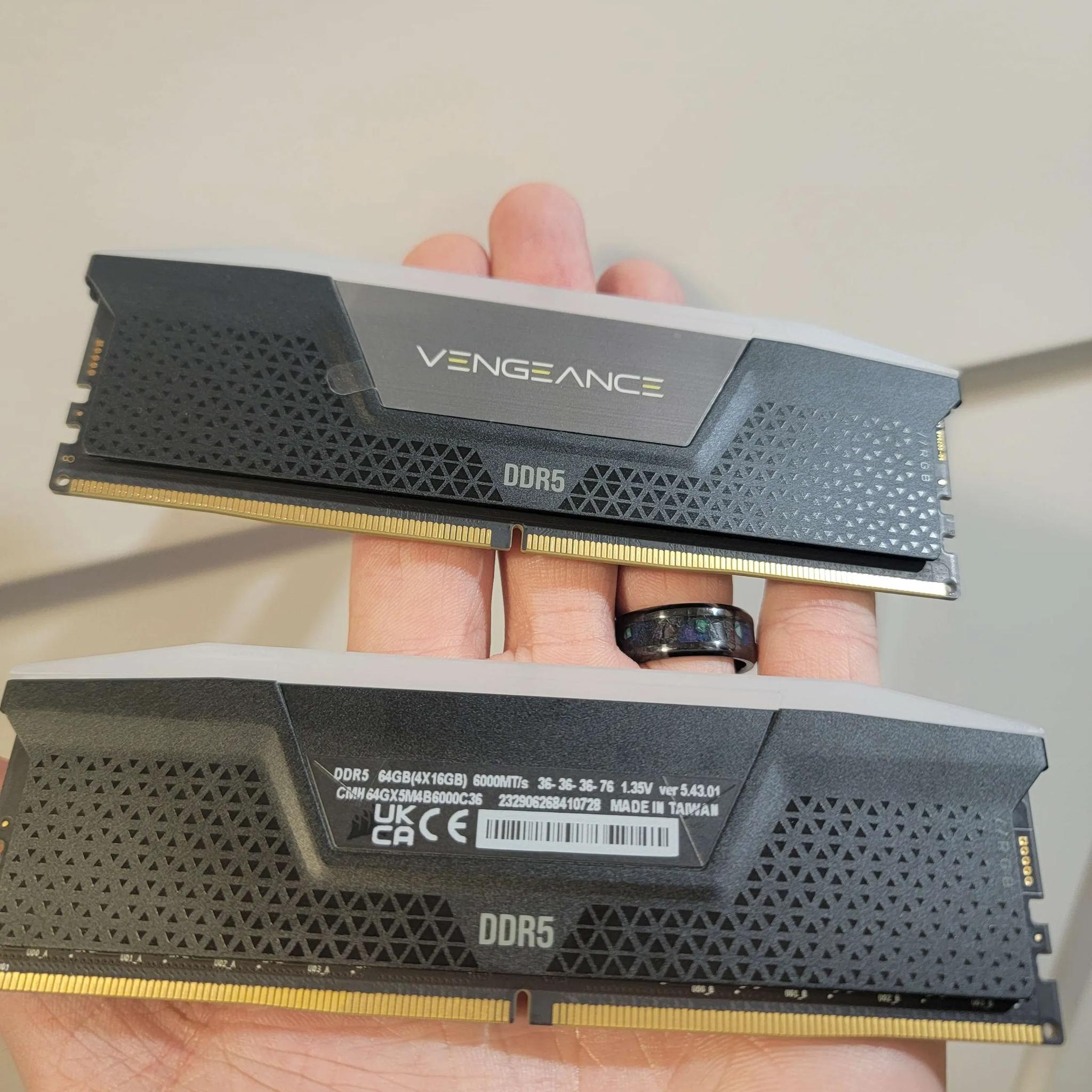 32GB 6000MHz DDR5 Vengeance RGB (16GB x 2)