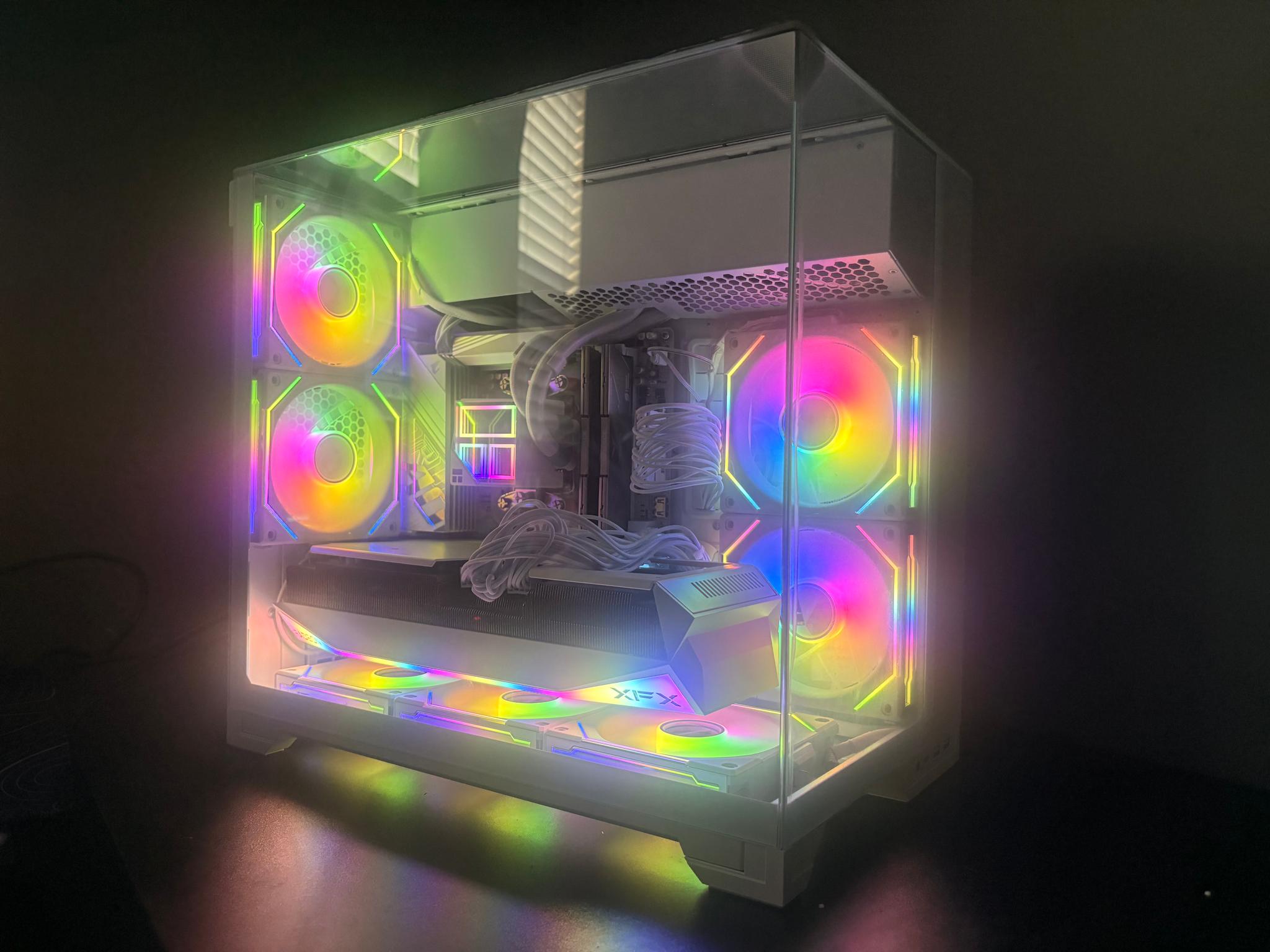 9070xt/Ryzen 7 9700x/ 32GB DDR5/ All white lian Li Gaming Pc