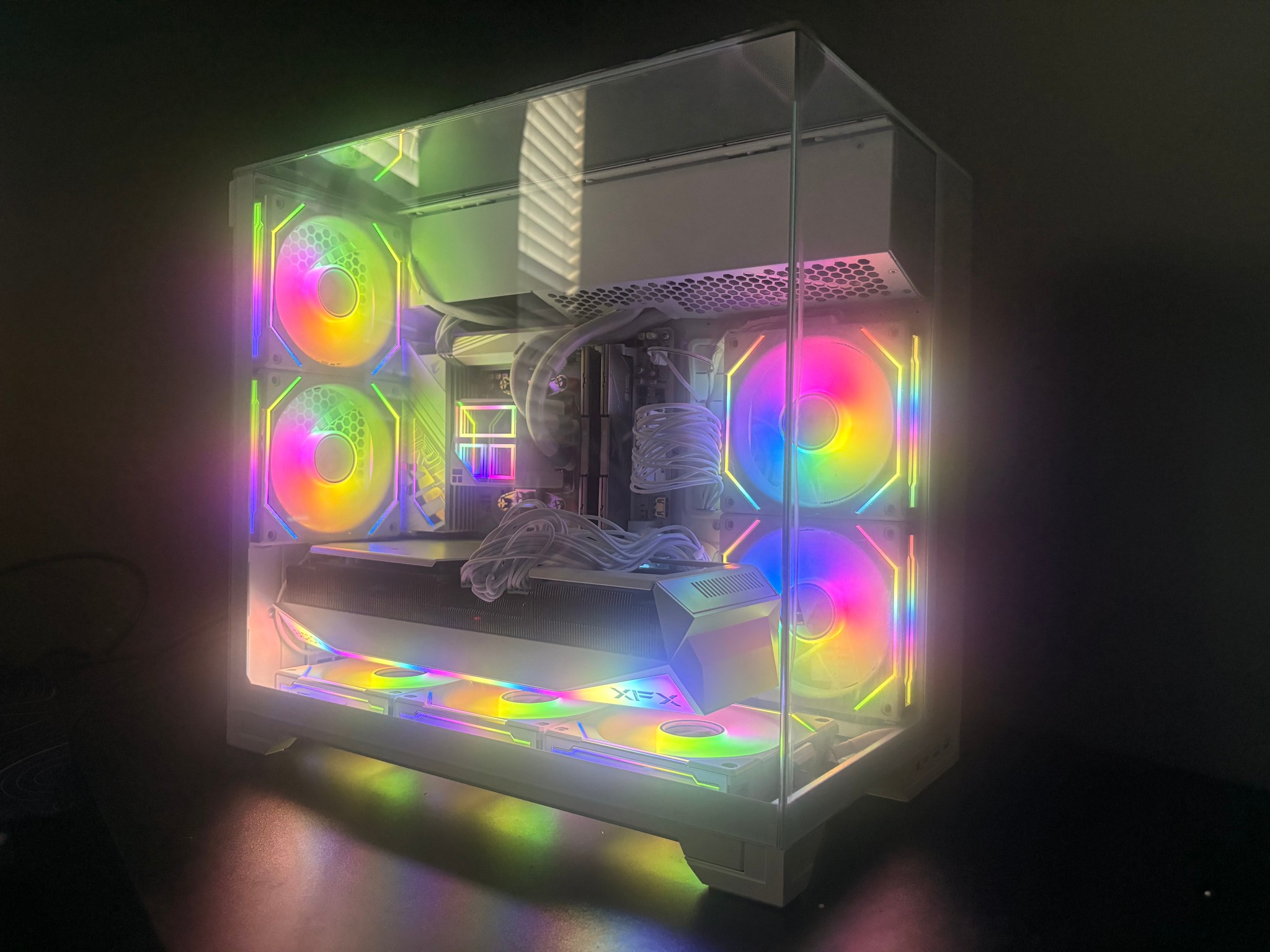 9070xt/Ryzen 7 9700x/ 32GB DDR5/ All white lian Li Gaming Pc