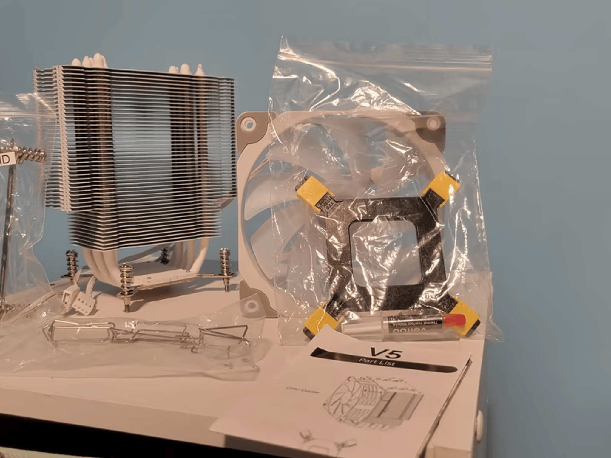 Gently USED Vetroo V5 CPU Cooler- White. Includes ALL Parts & Accessories