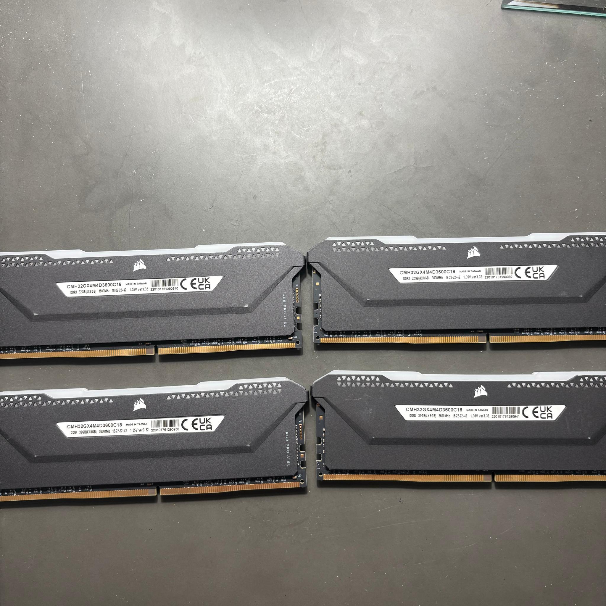 32 GB DDR4 Corsair 3600C18 RAM