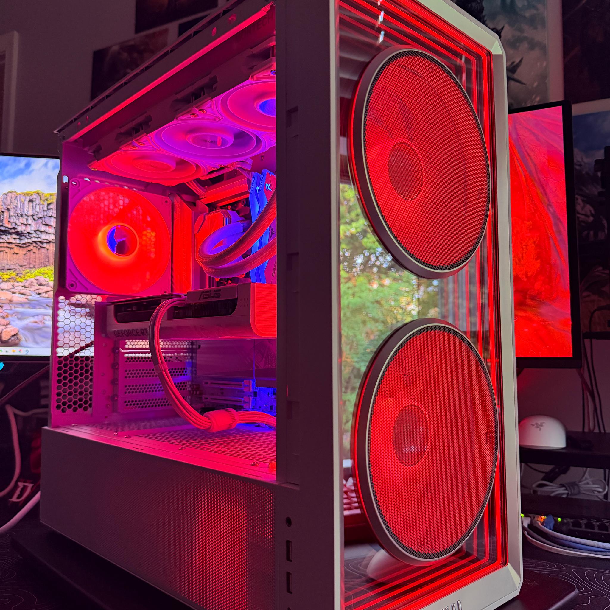 White Gaming PC // Ryzen 7 7800X3D | RTX 5070 | 32GB DDR5