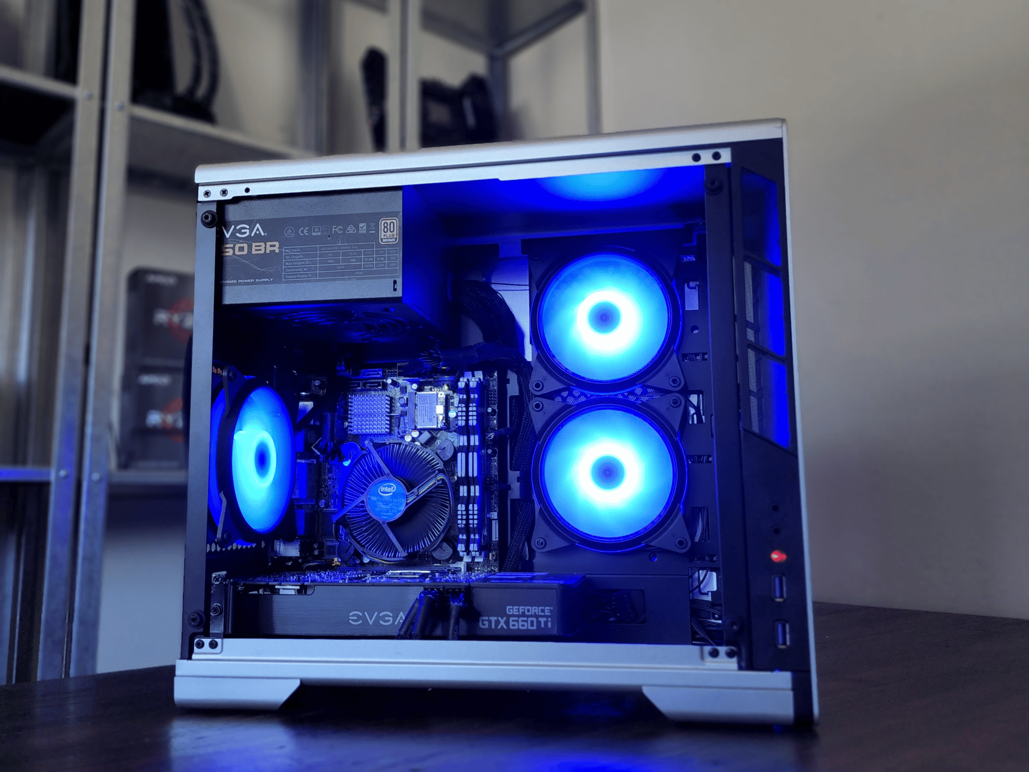 Intel Core i7 2600 // EVGA GeForce GTX 660 Ti // 16GB 1600MHz