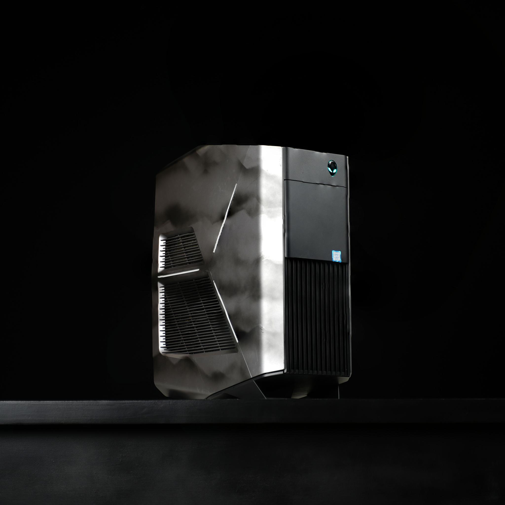 \ NA-03 / GTX 1080 Intel Core i5 8700K .7TB Windows 11 16GB Gaming PC