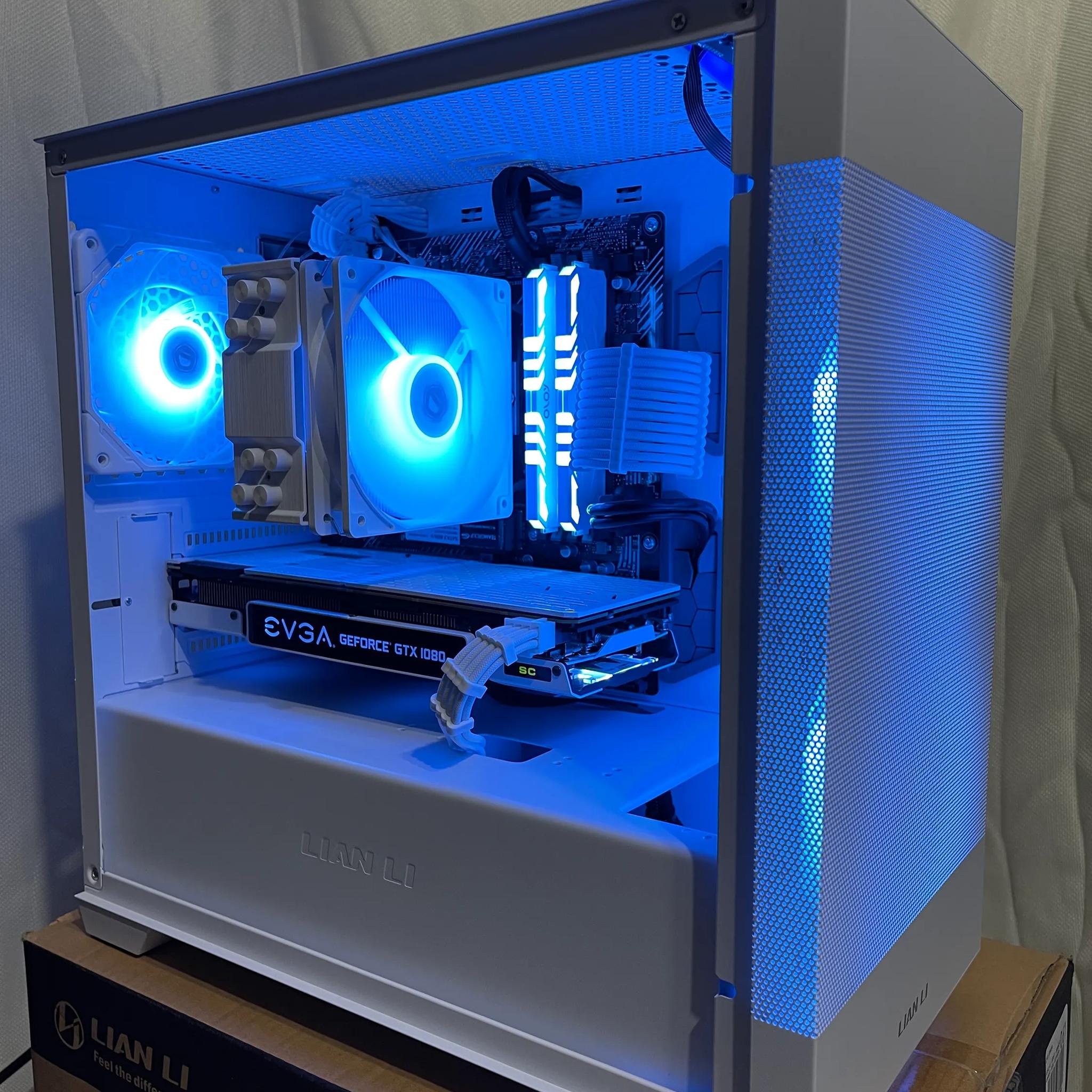 - White Out - Ryzen 5 3600/GTX1080SC