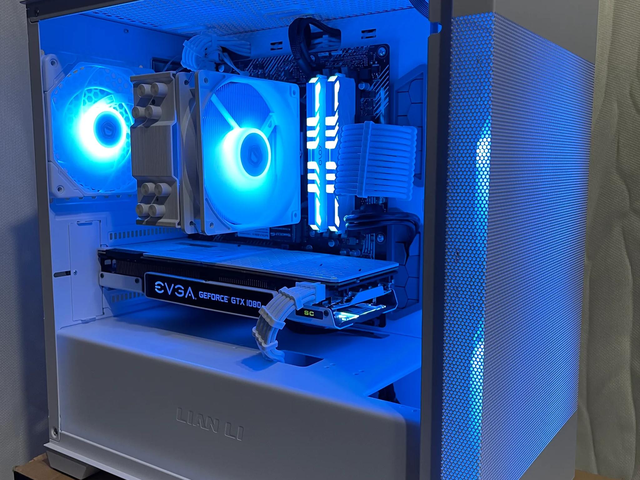 - White Out - Ryzen 5 3600/GTX1080SC