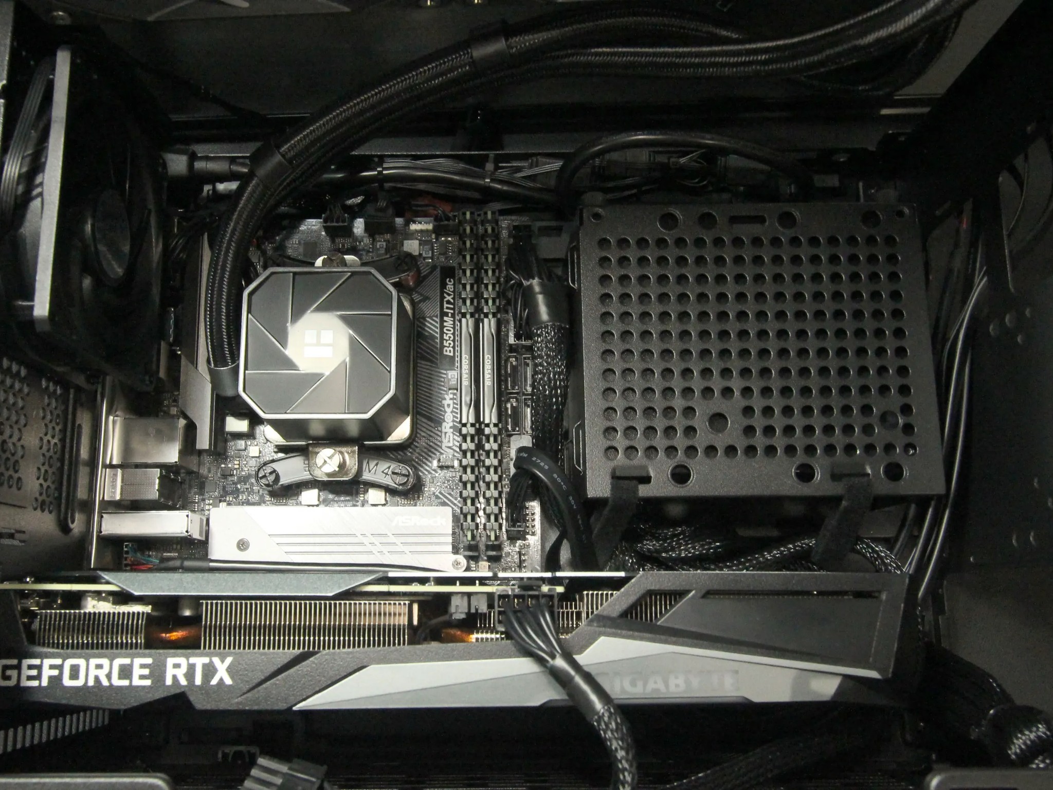 Mini-ITX Water Cooled Gaming PC / AMD Ryzen 7 5800X / RTX 3060ti / 32GB DDR4 / 1TB / Windows 11 Pro