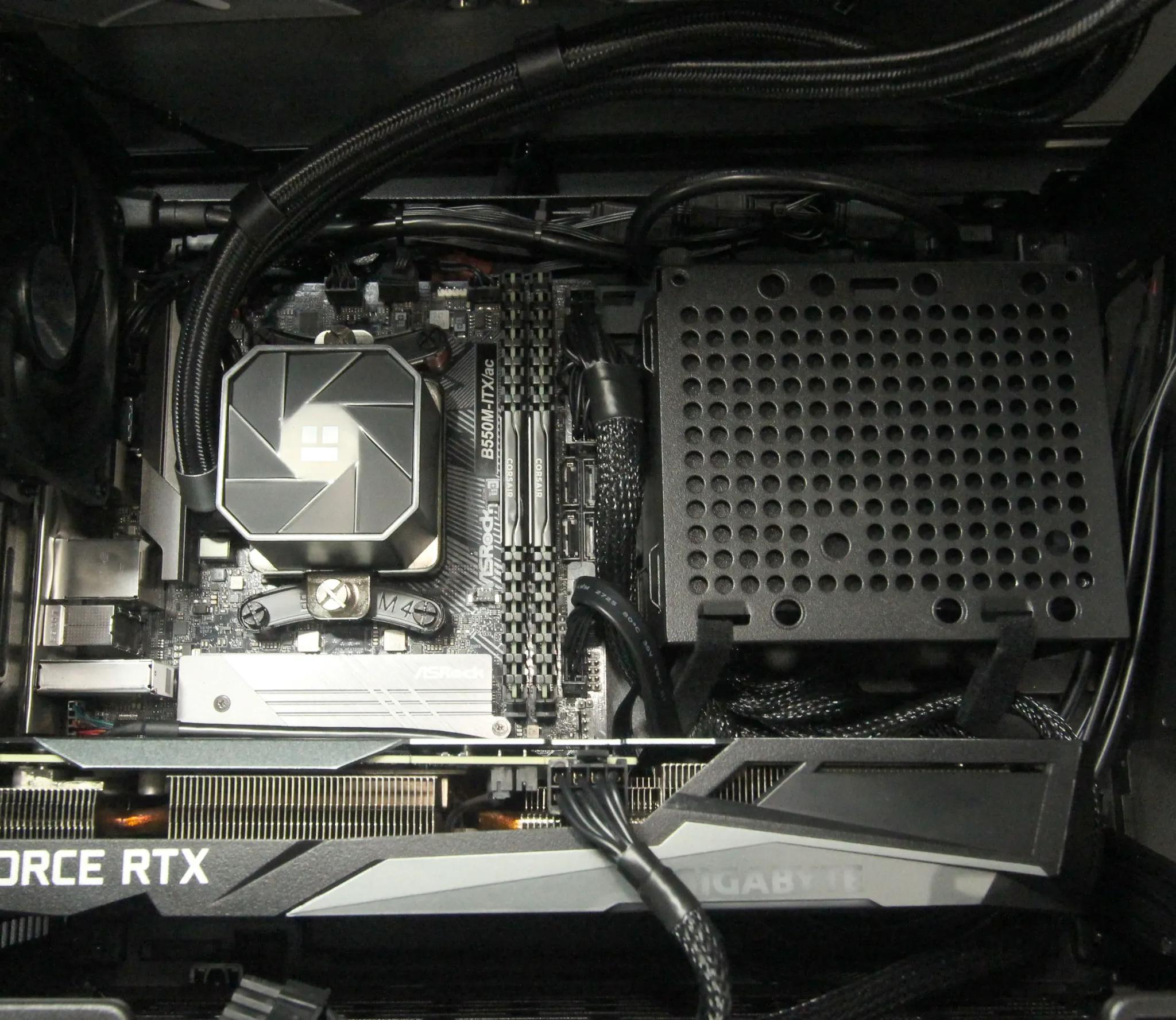 Mini-ITX Water Cooled Gaming PC / AMD Ryzen 7 5800X / RTX 3060ti / 32GB DDR4 / 1TB / Windows 11 Pro