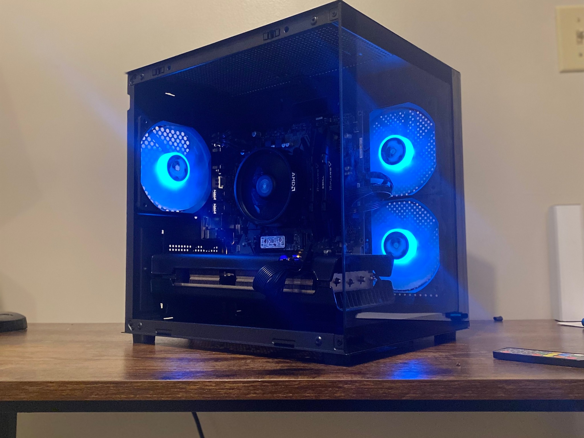 RX 5700xt | Ryzen 5 3600 | 16gb Ram | 512 Gb NVME ssd | wifi + windows 11