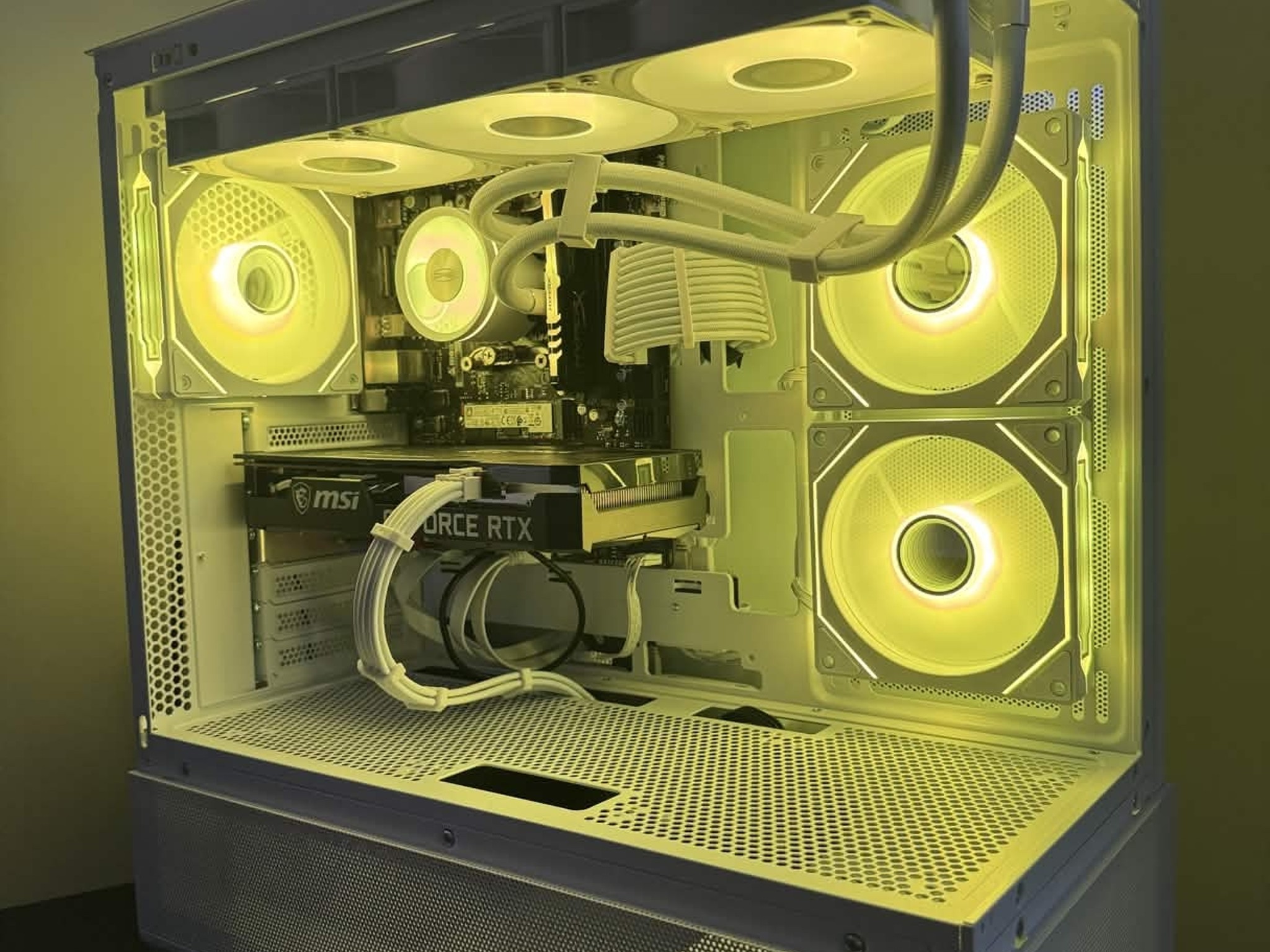 ❄️ White Aesthetic Gaming PC – RTX 3060 Ti | Ryzen 5 3600 | 16GB RAM | 1TB SSD