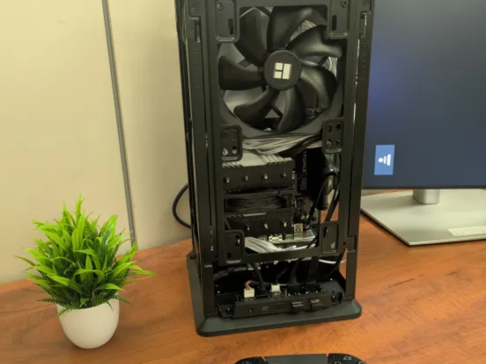 Fractal Mood Gaming PC