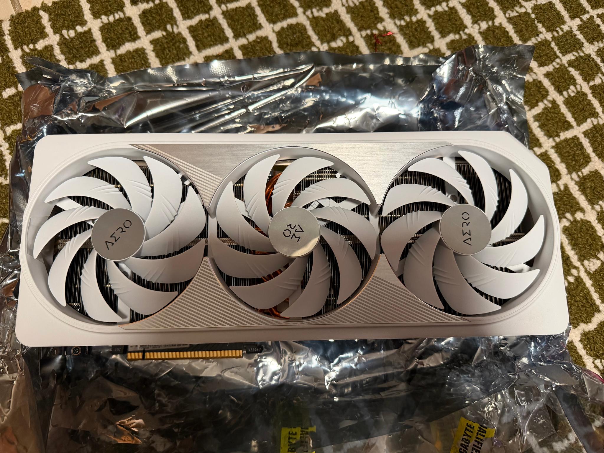 GIGABYTE AERO OC GeForce RTX 4080 - Image 5