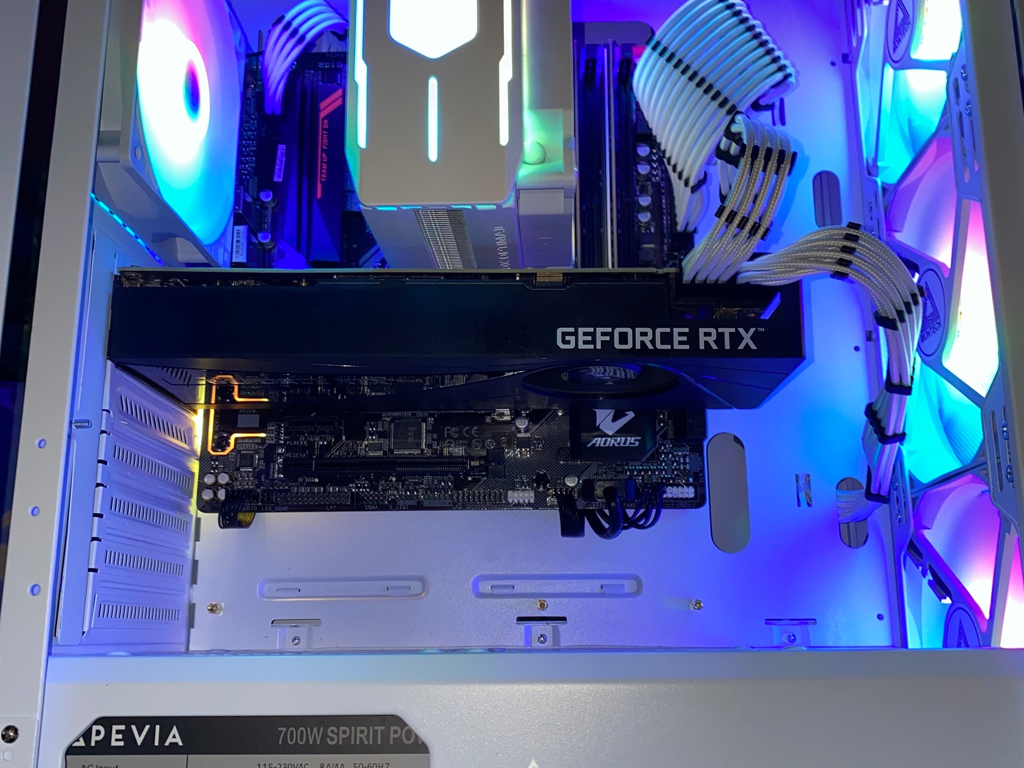 (White) Gaming PC| Ryzen 5 5600|RTX 3070 8GB| 32GB DDR4 3200MHz CL16|1TB M.2 NVMe SSD|Windows 11 Pro
