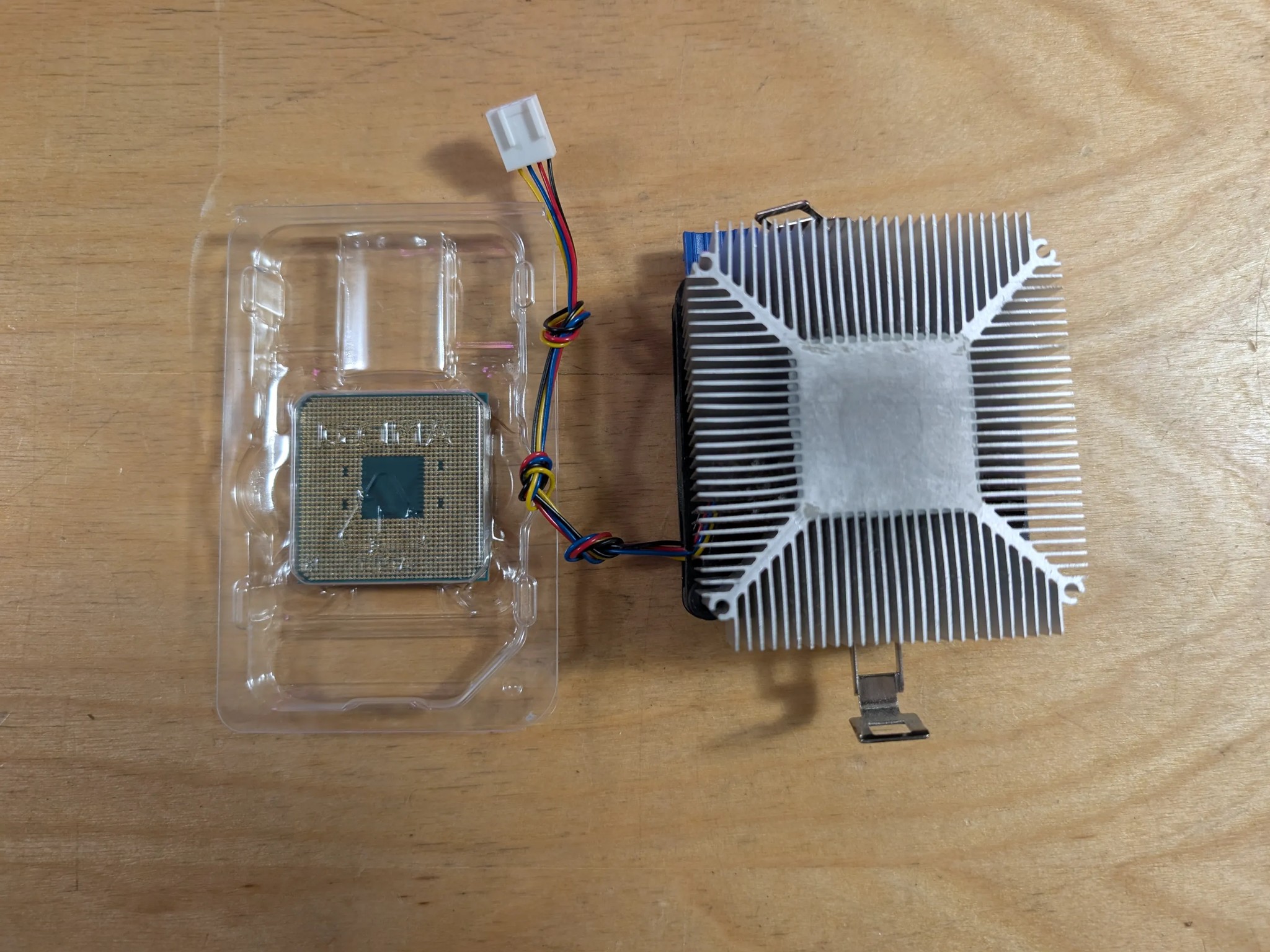 AMD Athlon 3000G + stock cooler