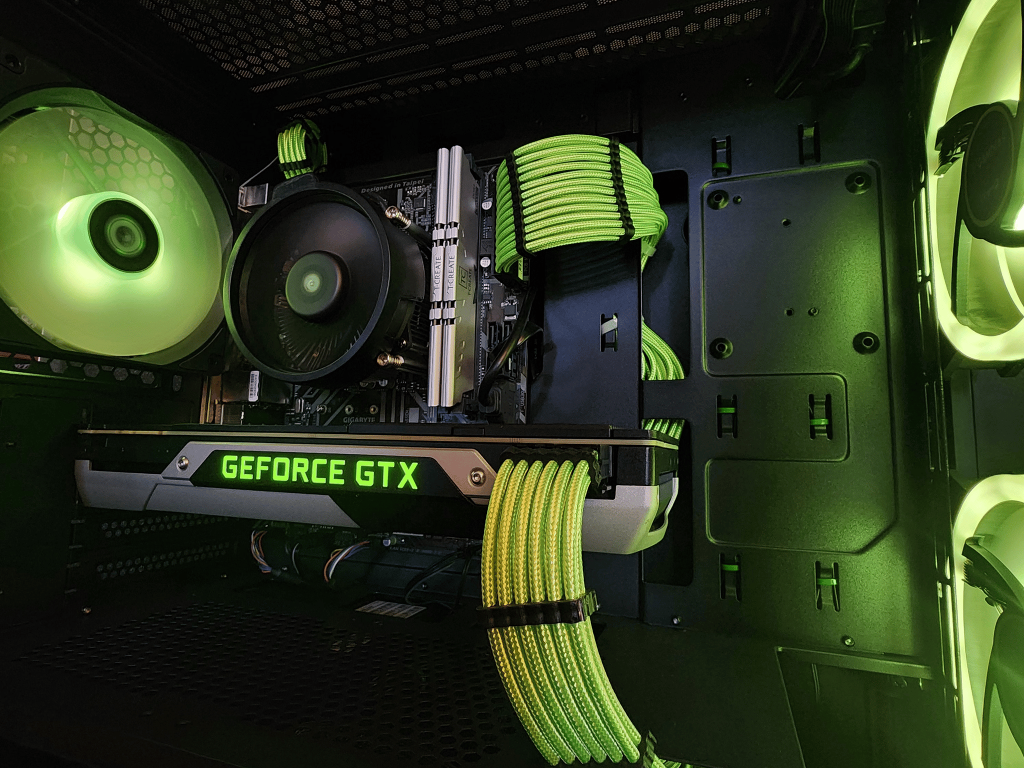 Intel Core i5 8500 // Nvidia GeForce GTX 980 4GB FE // TCreate 16GB 3200MHz