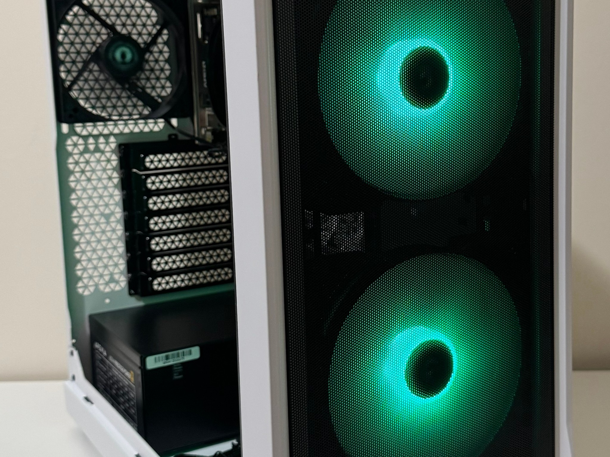 AMD Ryzen 5 5600G Gaming PC Radeon Vega 7 Graphics ASUS B550M-A B550 Fractal Design Focus 2 Case