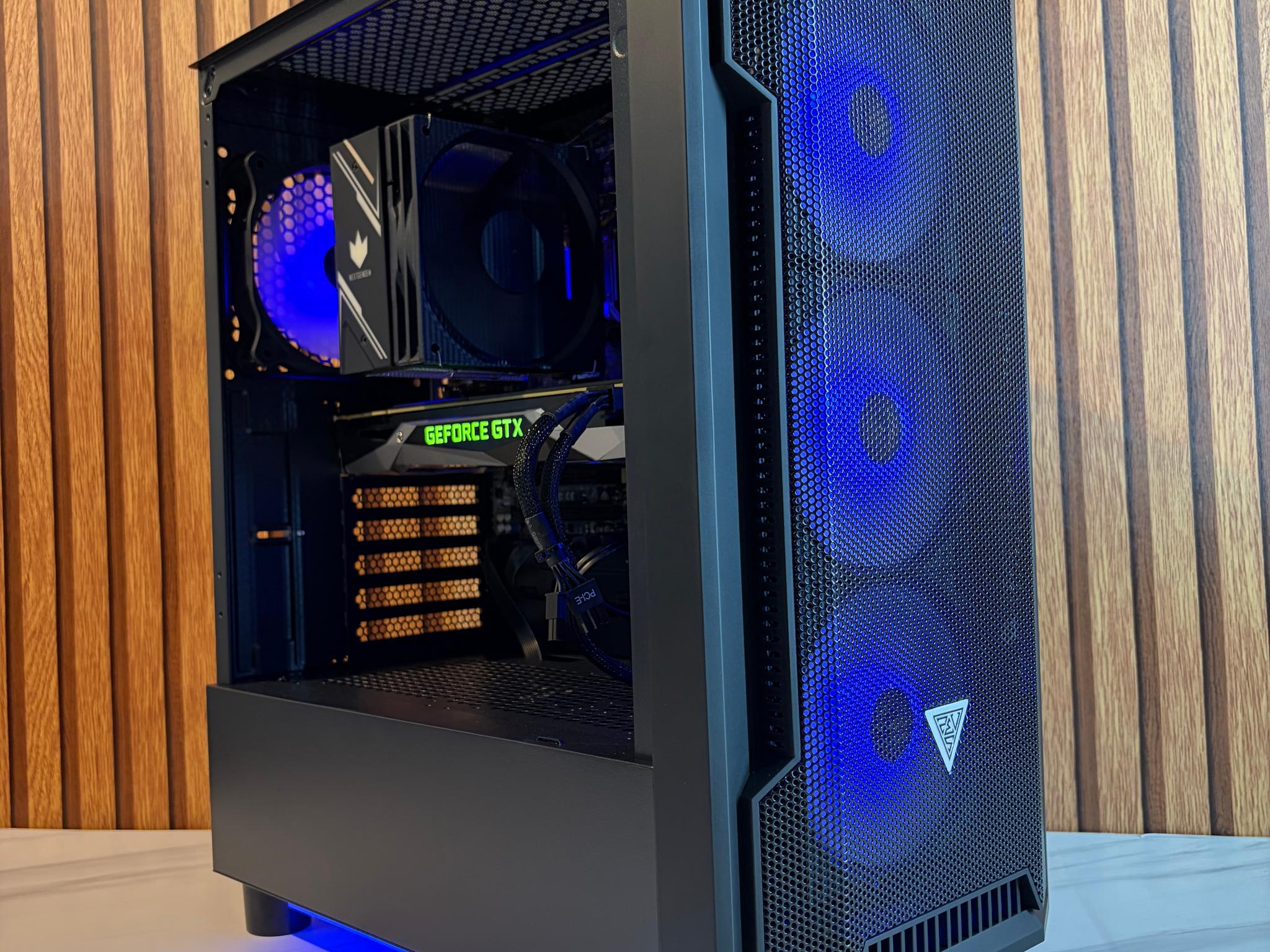 GTX 1080 | I5 7400 | 16GB DDR4 | 500GB SSD