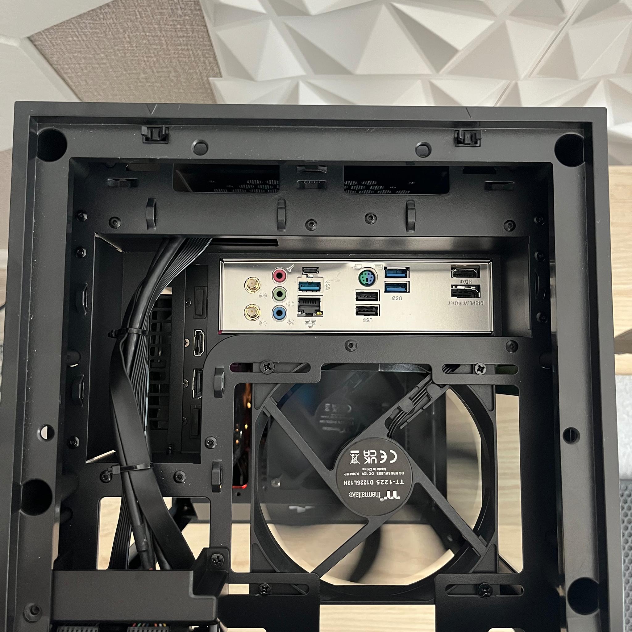 "KNIGHT" CUSTOM PC | RYZEN 5 3600 | RX 5700XT | RAM DDR4 16GB | WIN 11 PRO | PURE PERFORMANCE