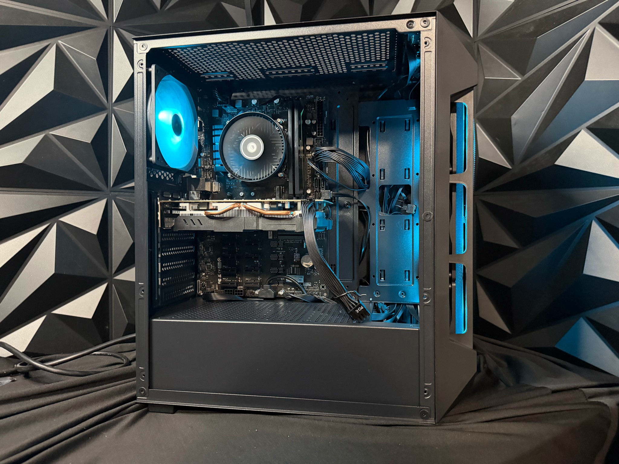 💅🔥 THE BUDGET BADDIE 8780 🔥💅i7 8700T| RX 580| 16 GB DDR4|500 GB SSD| 650W PSU