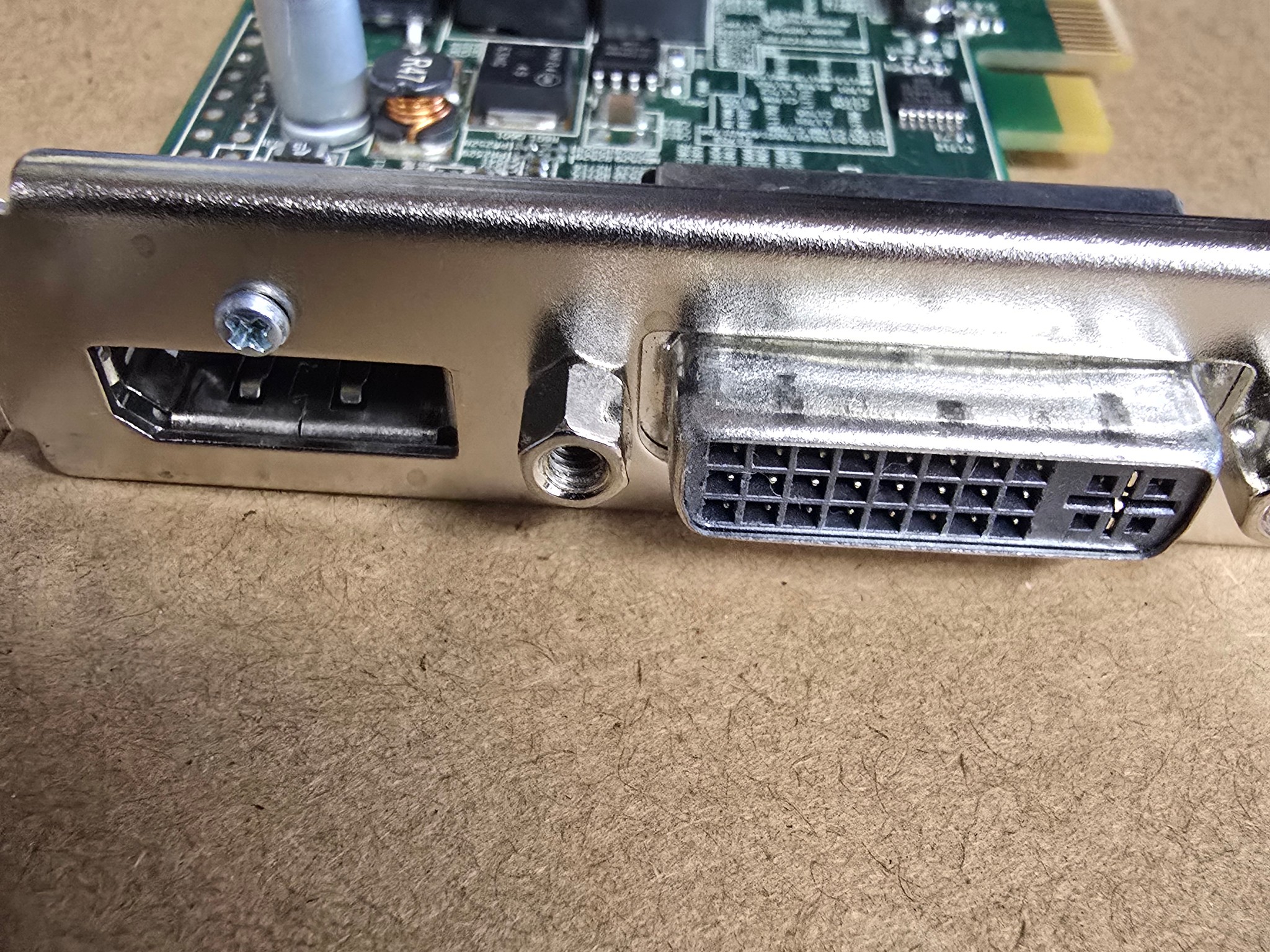 AMD Radeon HD 8490 - Graphics card PCIe 2.0 x16 low profile no external power sff itx matx 1gb DDR3
