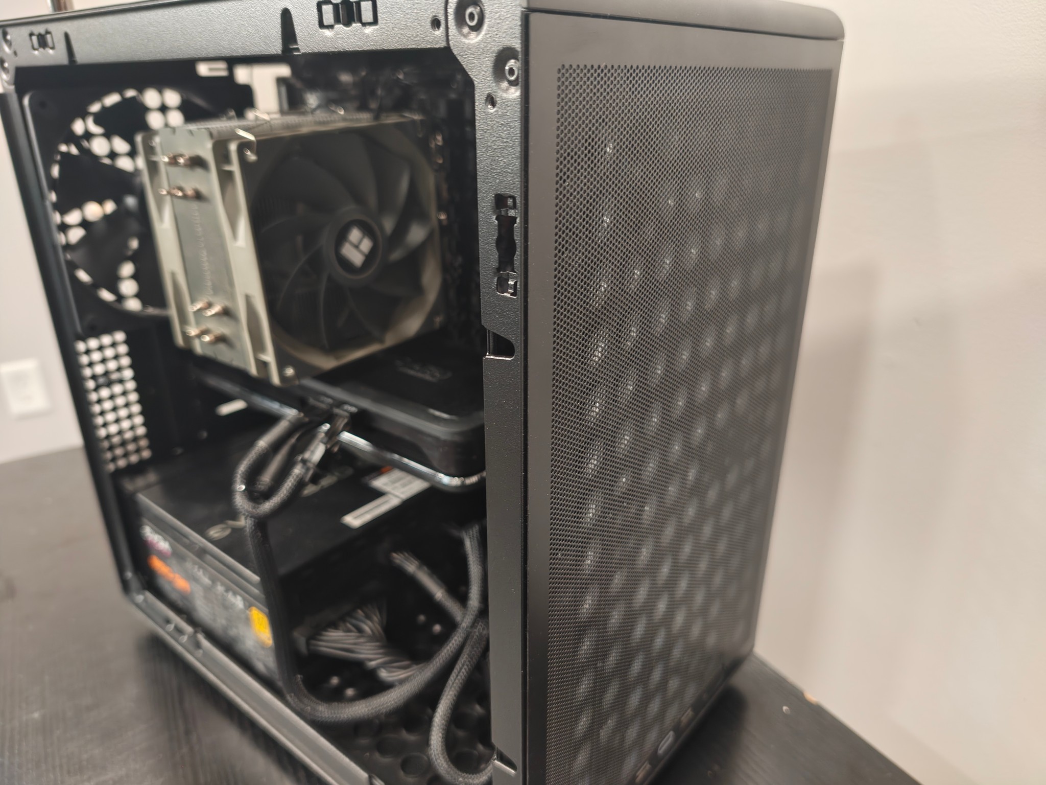 THE BLUE CUBE, fantastic value 1440P gaming pc equipped with FRAME GEN