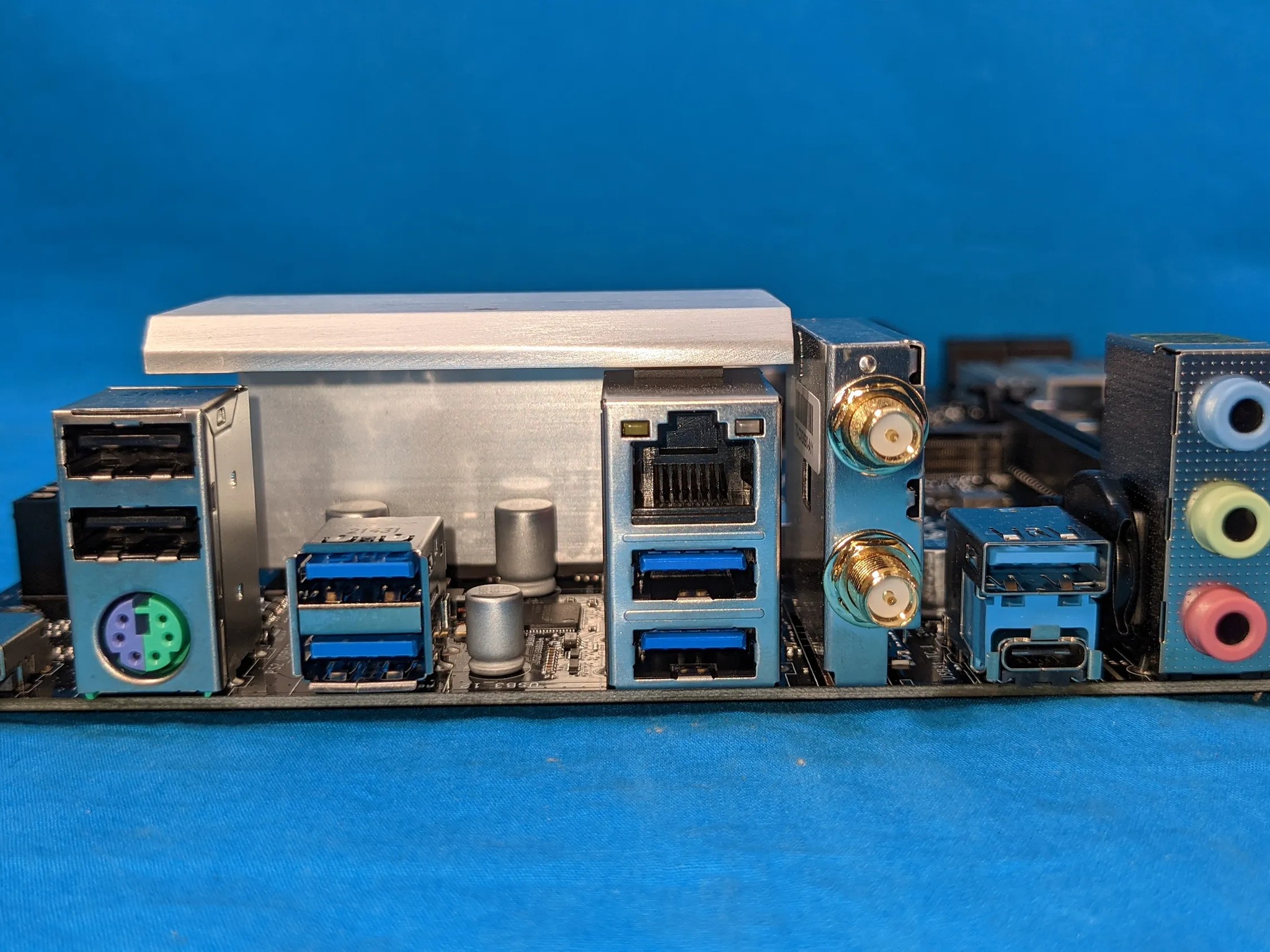 *READ* ASRock B550M-C AMD Socket AM4 MicroATX DDR4 PCIe 4.0 Desktop Motherboard No I/O Shield