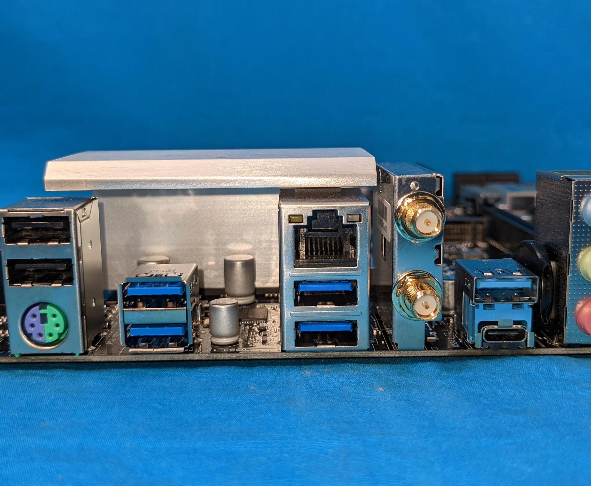 *READ* ASRock B550M-C AMD Socket AM4 MicroATX DDR4 PCIe 4.0 Desktop Motherboard No I/O Shield