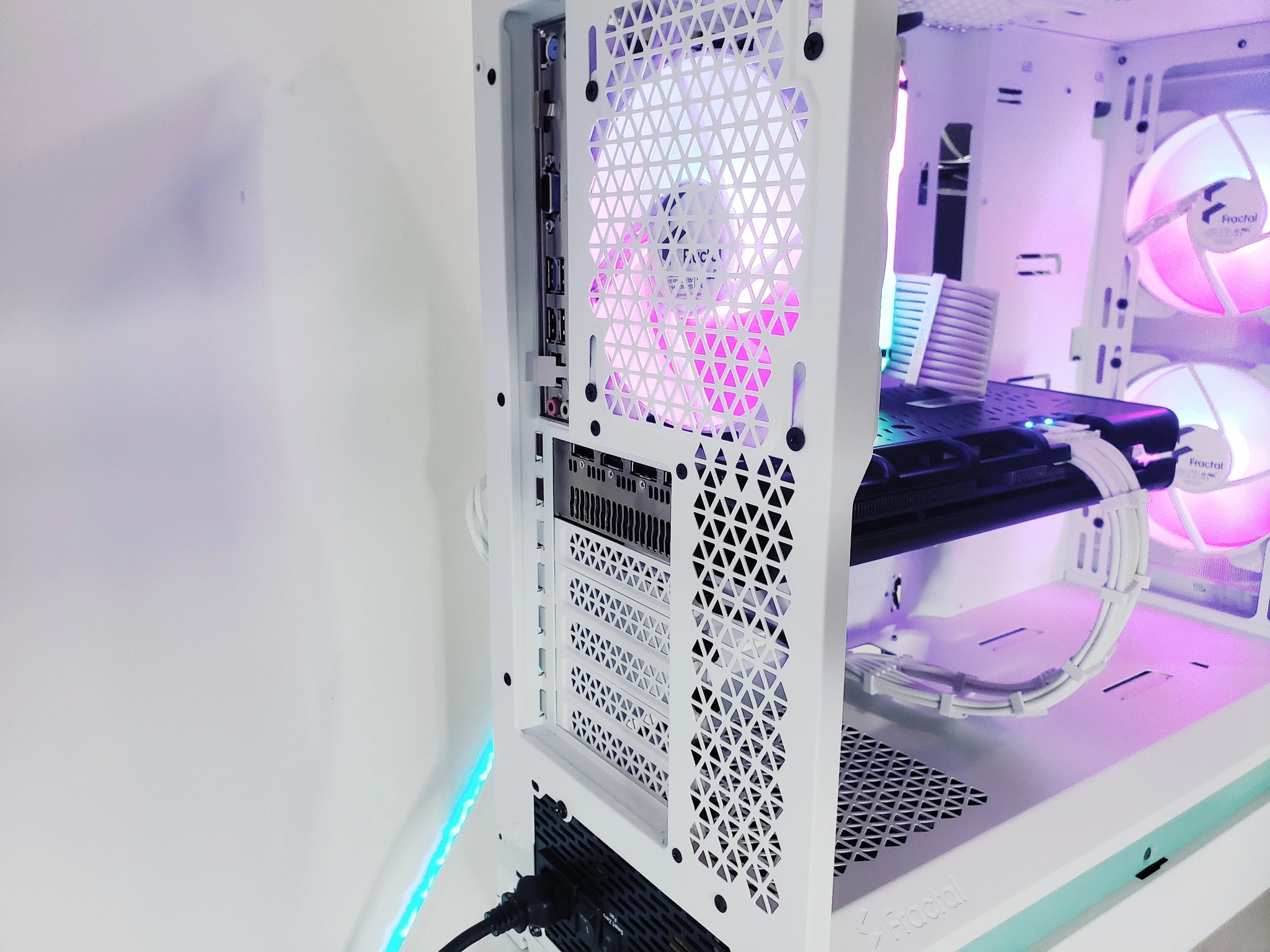 R5🚨White P2P Gaming PC V2 |⚙️5700XT| Brand New✨ |