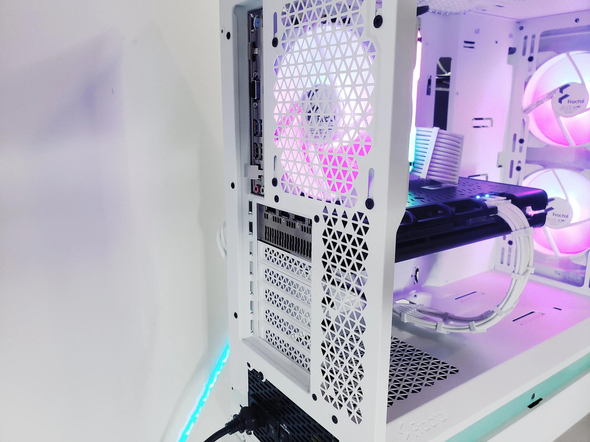 R5🚨White P2P Gaming PC V2 |⚙️5700XT| Brand New✨ |