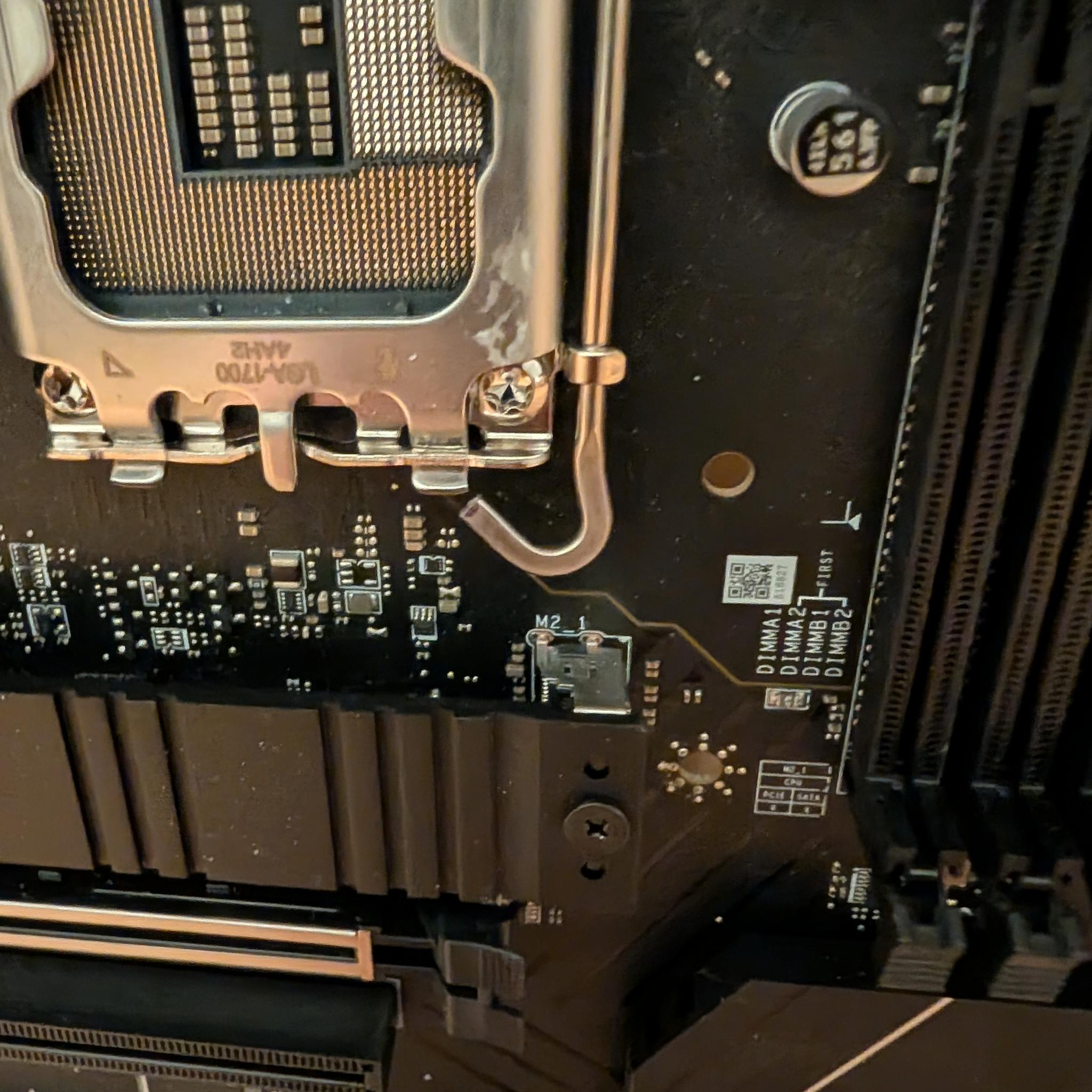 MSI PRO B760-P DDR4 II **Mostly functional**