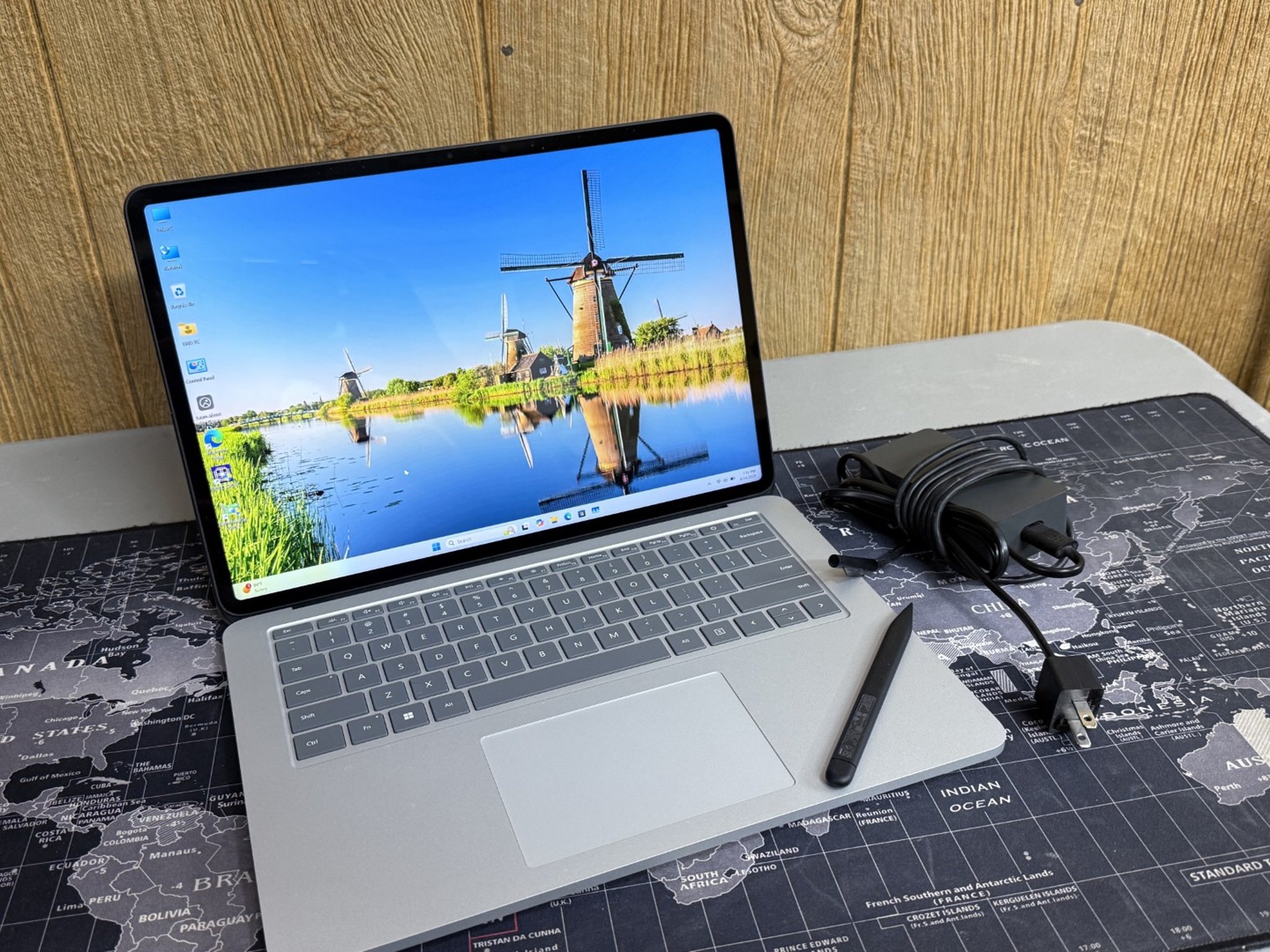 Microsoft Surface Laptop Studio - 32GB, 1TB, RTX 3050TI 4GB - 127 watt charger, MS Stylus included!