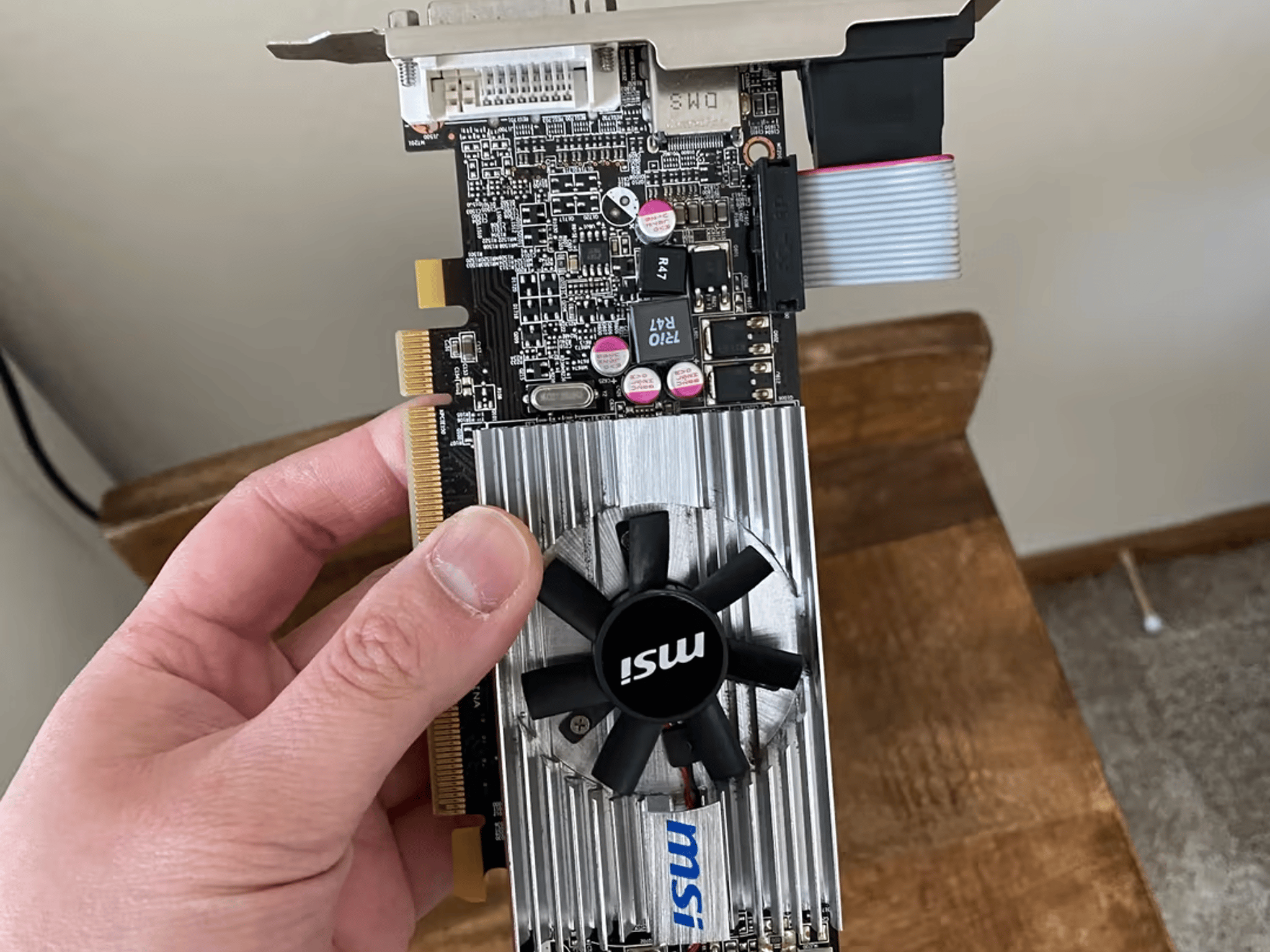 MSI Radeon HD 6570 & 2 Sata Cables Combo