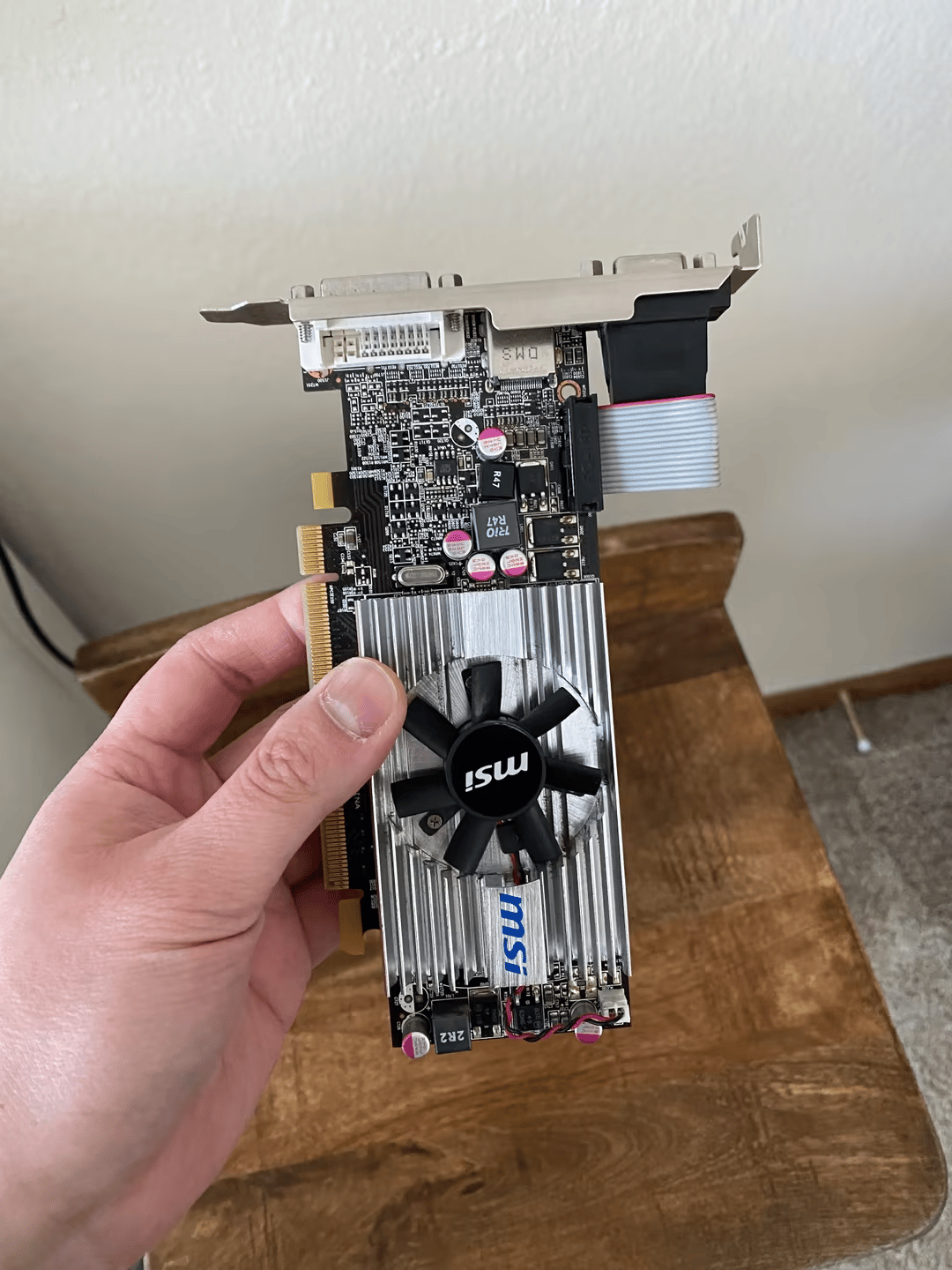 MSI Radeon HD 6570 & 2 Sata Cables Combo