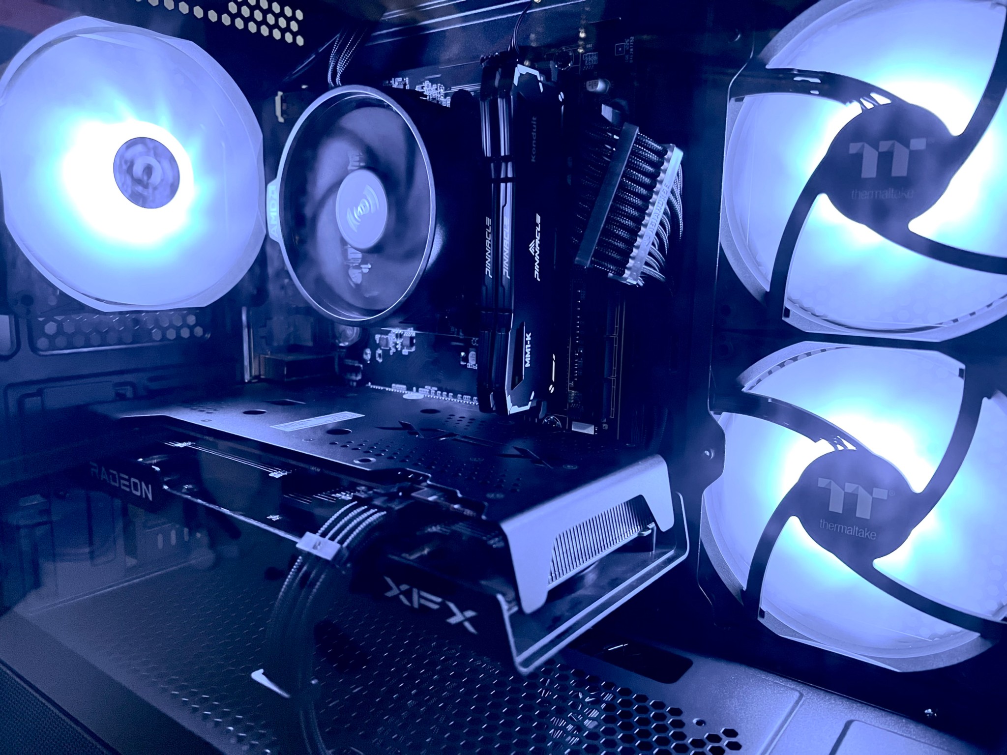 R5 5500 + RX 6600 XT | 32GB DDR4 | 2TB NVMe | E-Sports+ Gaming PC