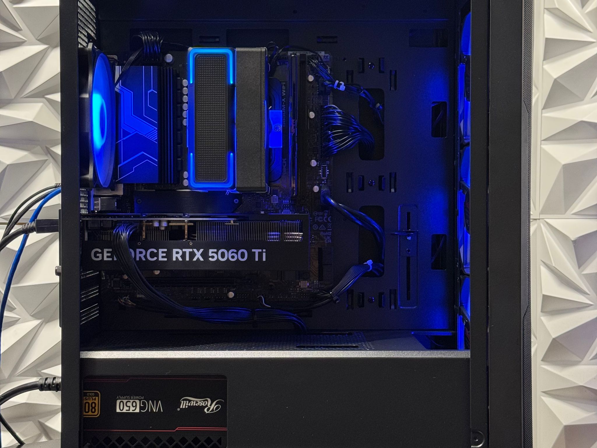 RTX 5060 Ti / Ryzen 5 9600x / 16GB DDR5 / 1TB SSD / Gaming pc / Future proof / Warzone / Fortnite