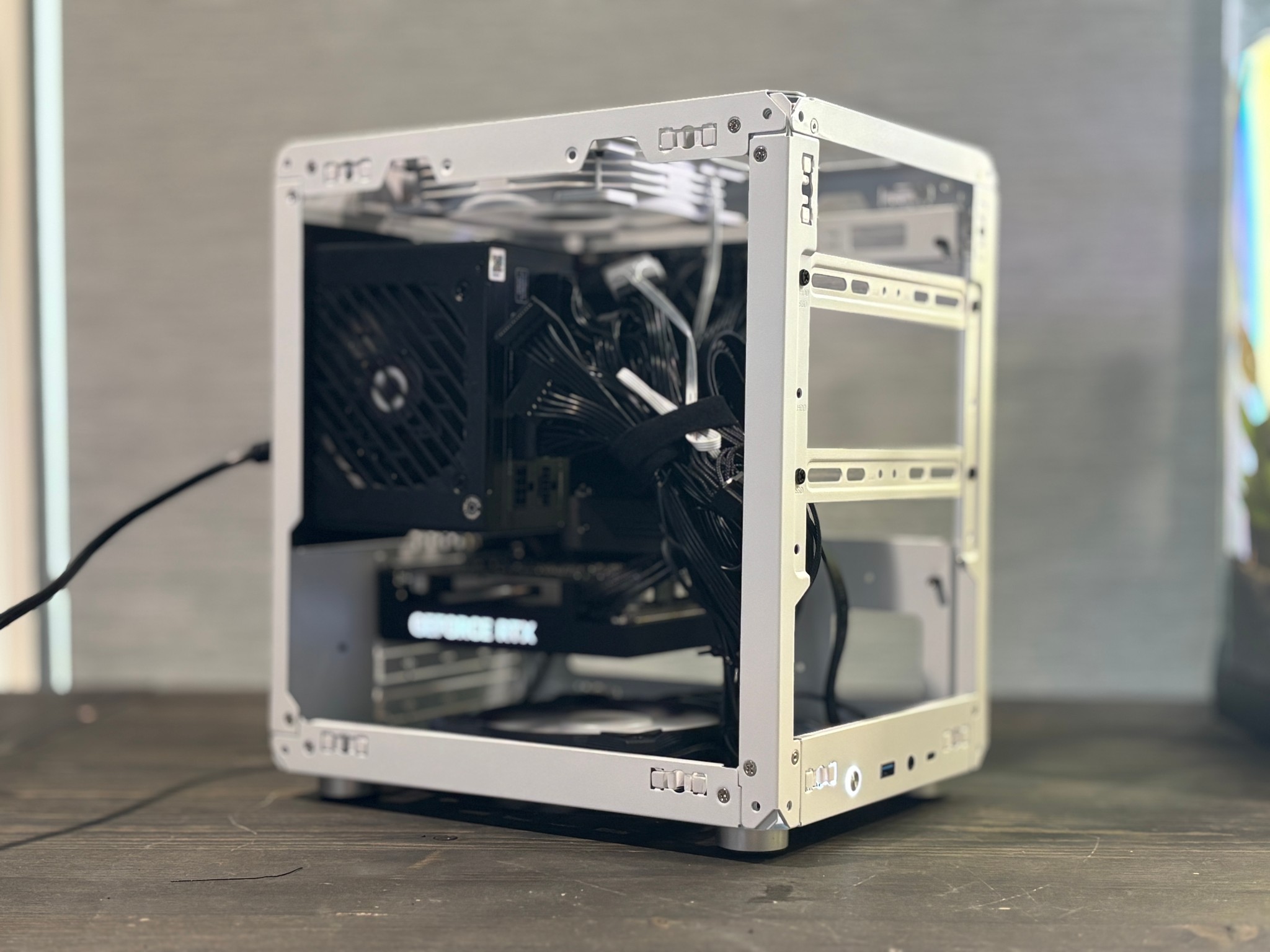 Stunning ITX Gaming PC(RTX 4060)