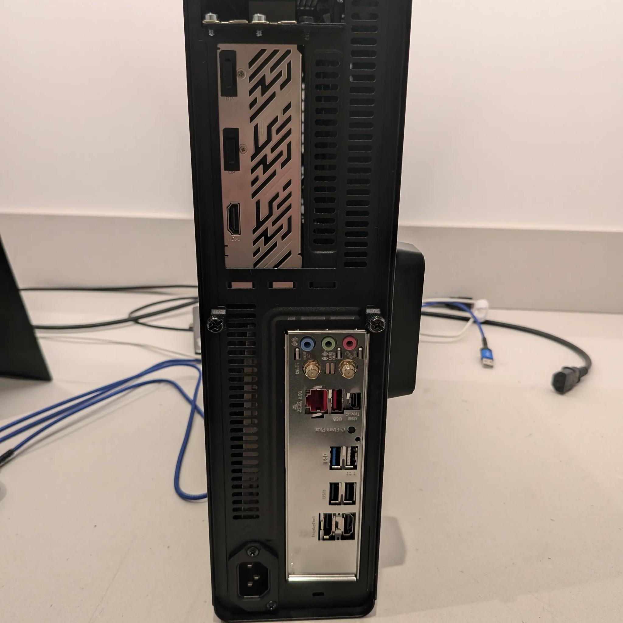 Black Ridge - RX 9060XT 16GB, Ryzen 5 7500F, 32 GB DDR5 RAM, 2 TB Gen 4 NVME