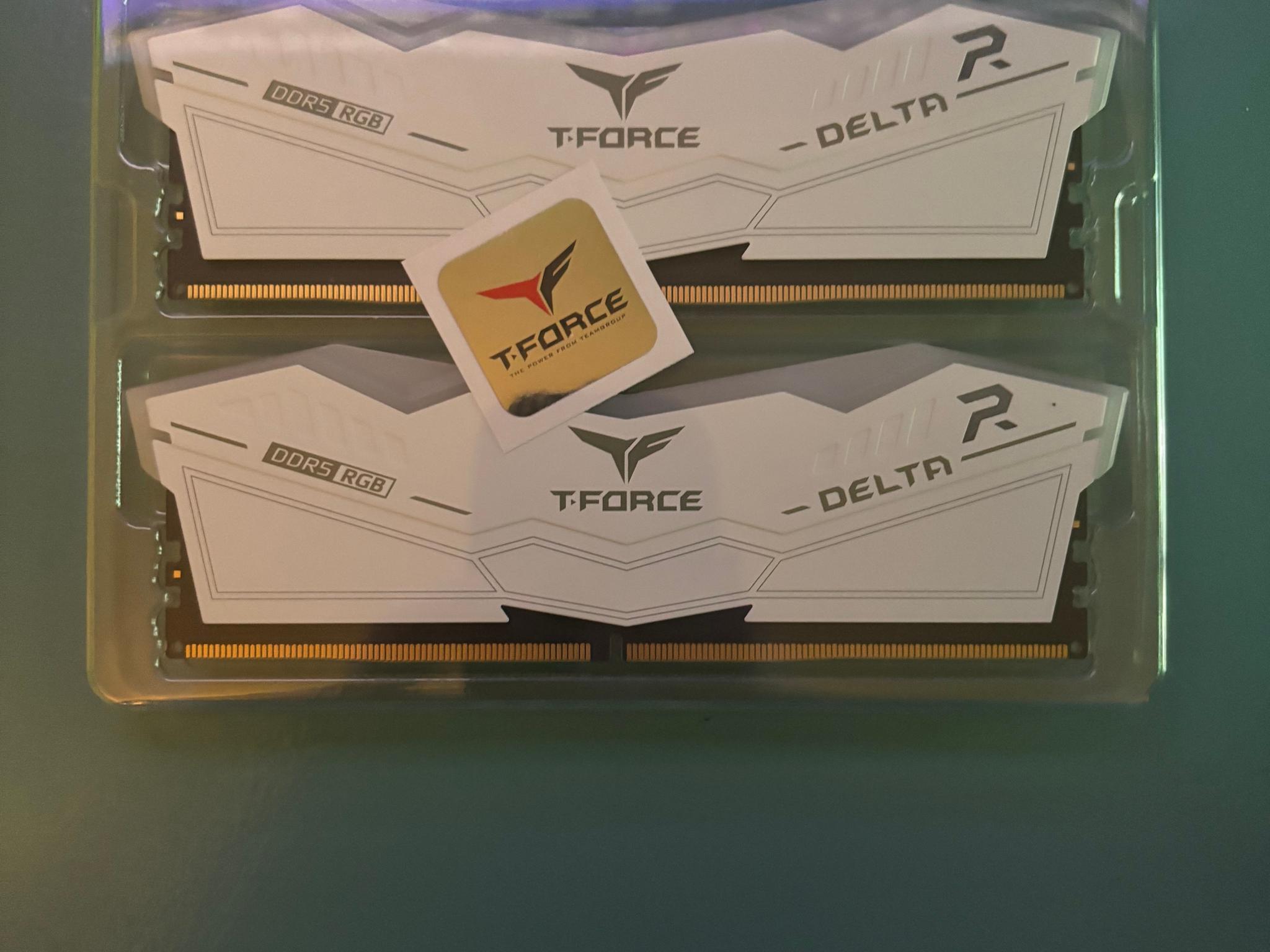 T-force 16gb white memory