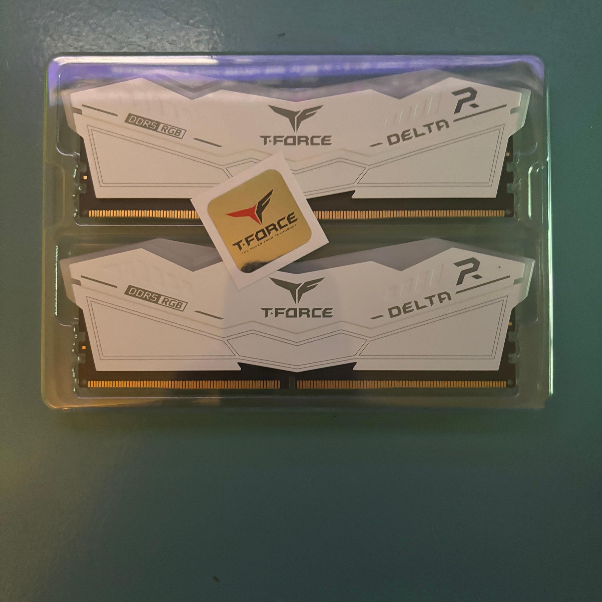 T-force 16gb white memory
