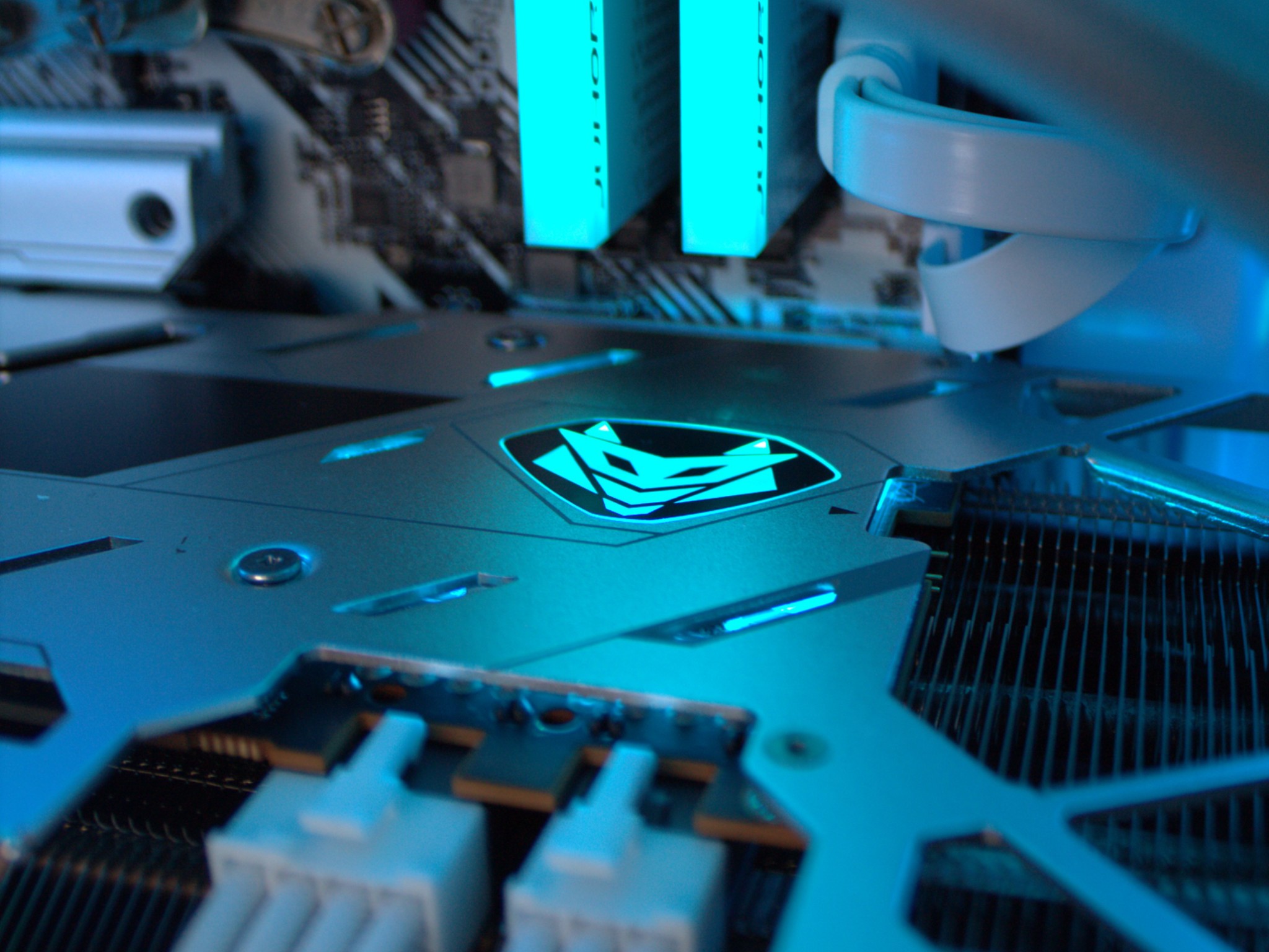 White Beast 6700XT 12GB, Ryzen 5 7600 , 32GB RAM