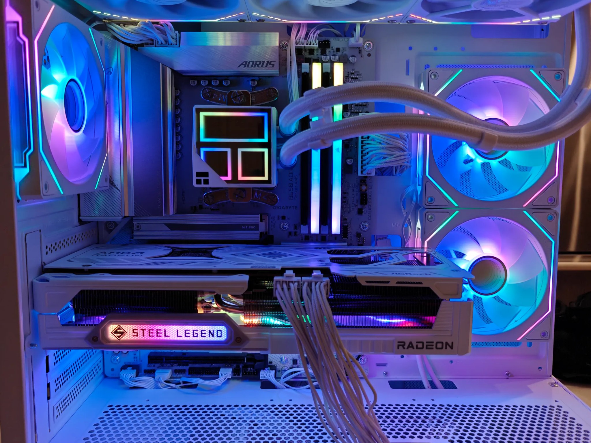 4K - 1440P - AMD Radeon RX 9070 XT - AMD Ryzen 7 9700X - 32GB DDR5 6000 RAM - 2TB SSD - White PC