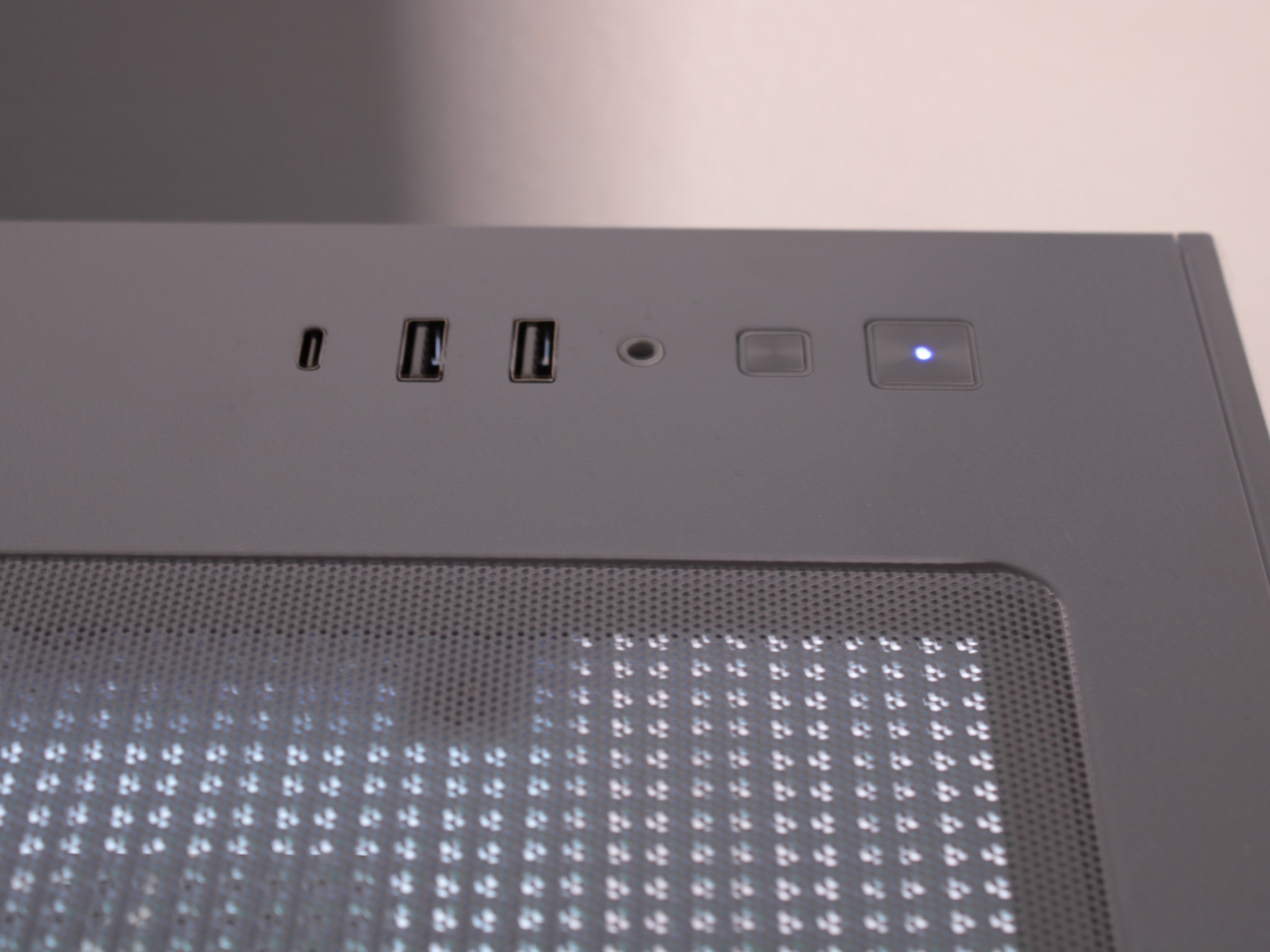 EVGA 1660 Ti | Ryzen 5 2600 | 1 TB M.2 NVMe | 16gb 3200MHz Ram | Win 11 Activated | WiFi