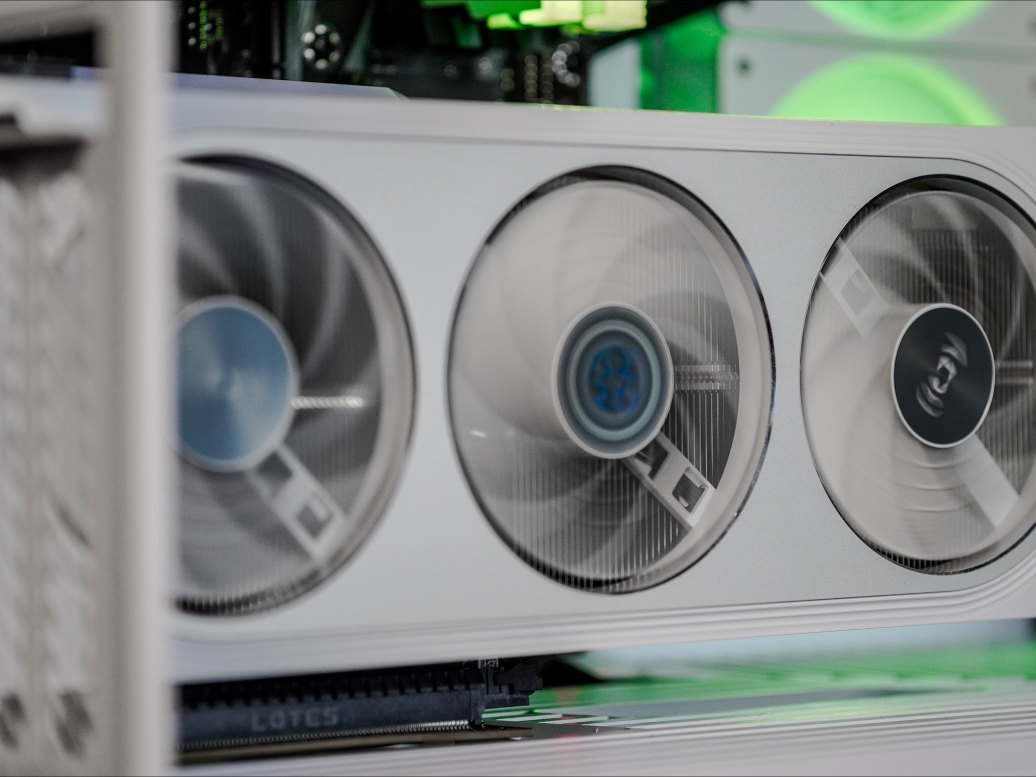EXT Frost 70X - i5 12400F, RTX 5060 8GB, 32GB DDR4 Ram, 1TB SSD (V1)