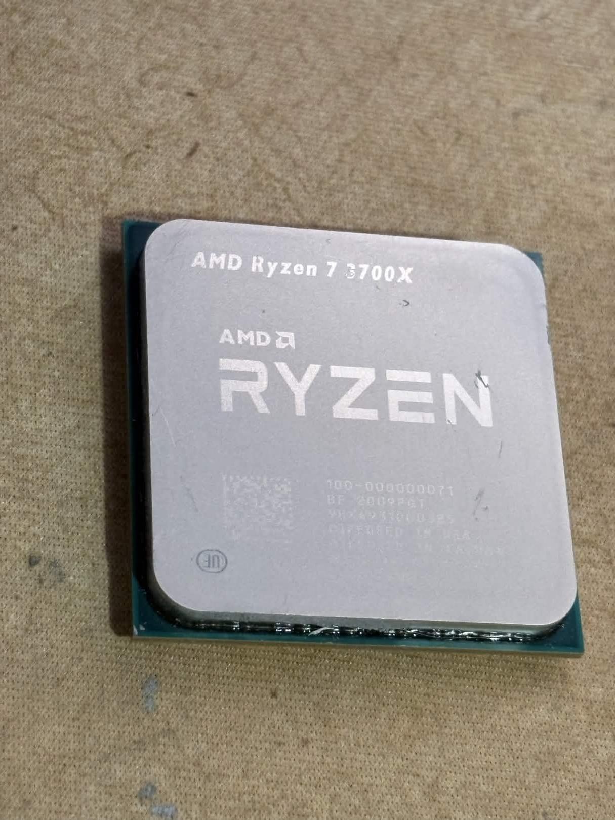 AMD Ryzen 7 3700X