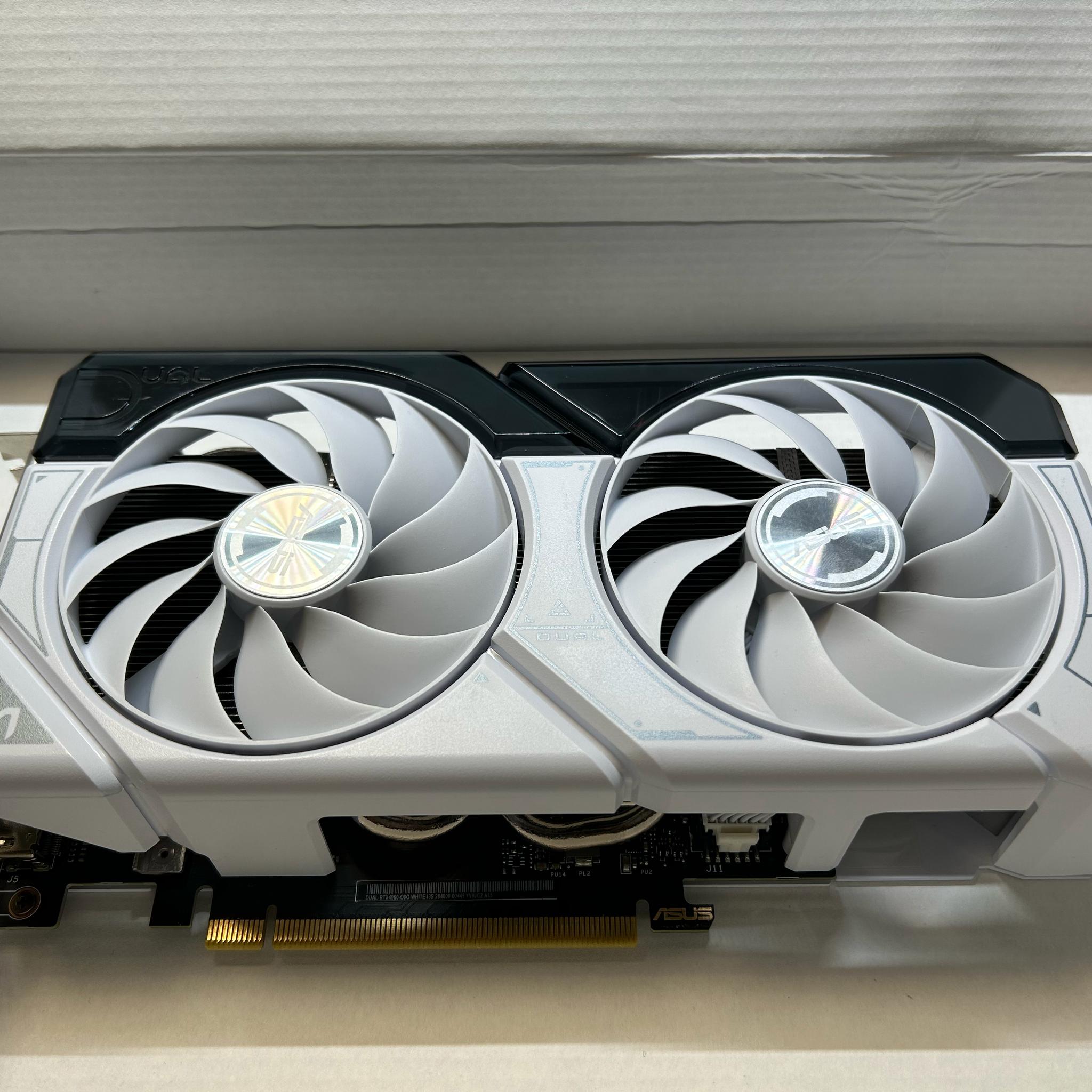 ASUS Dual GeForce RTX 4060 White OC Edition